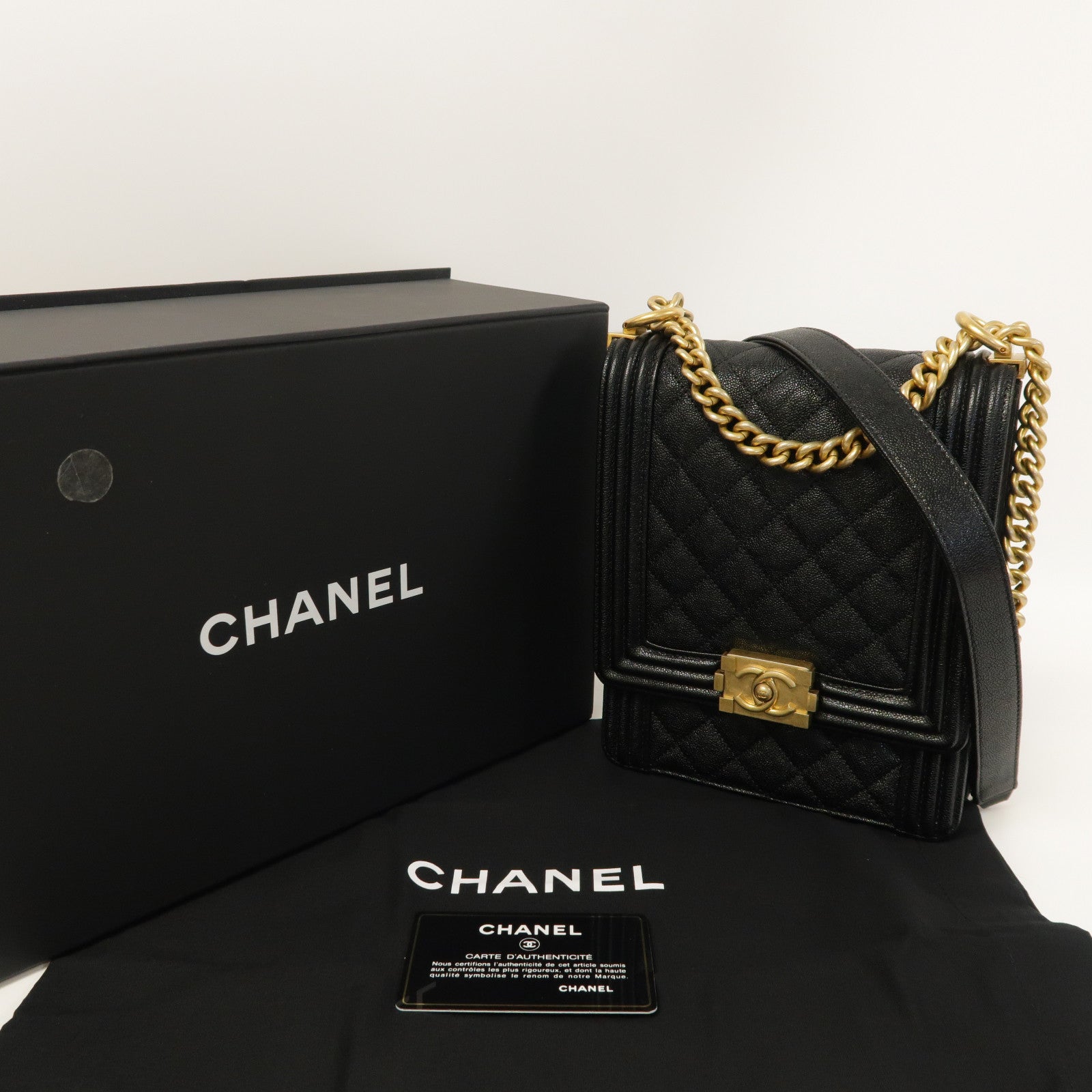 CHANEL 菱格Caviar皮革Boy Chanel金扣鏈帶肩背袋黑色