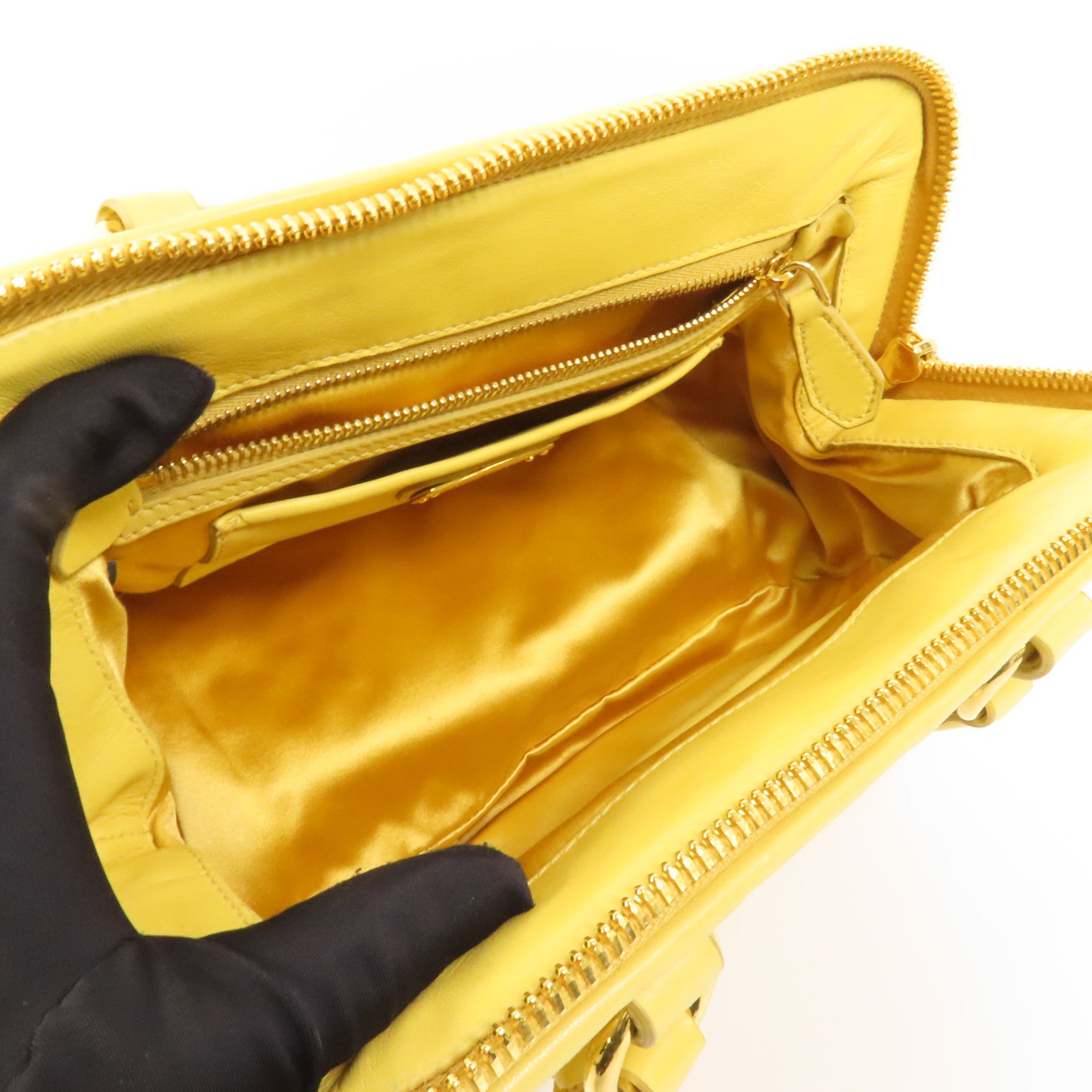 Miu Miu 羊皮皮革Matelasse Bag金扣手挽肩背兩用袋