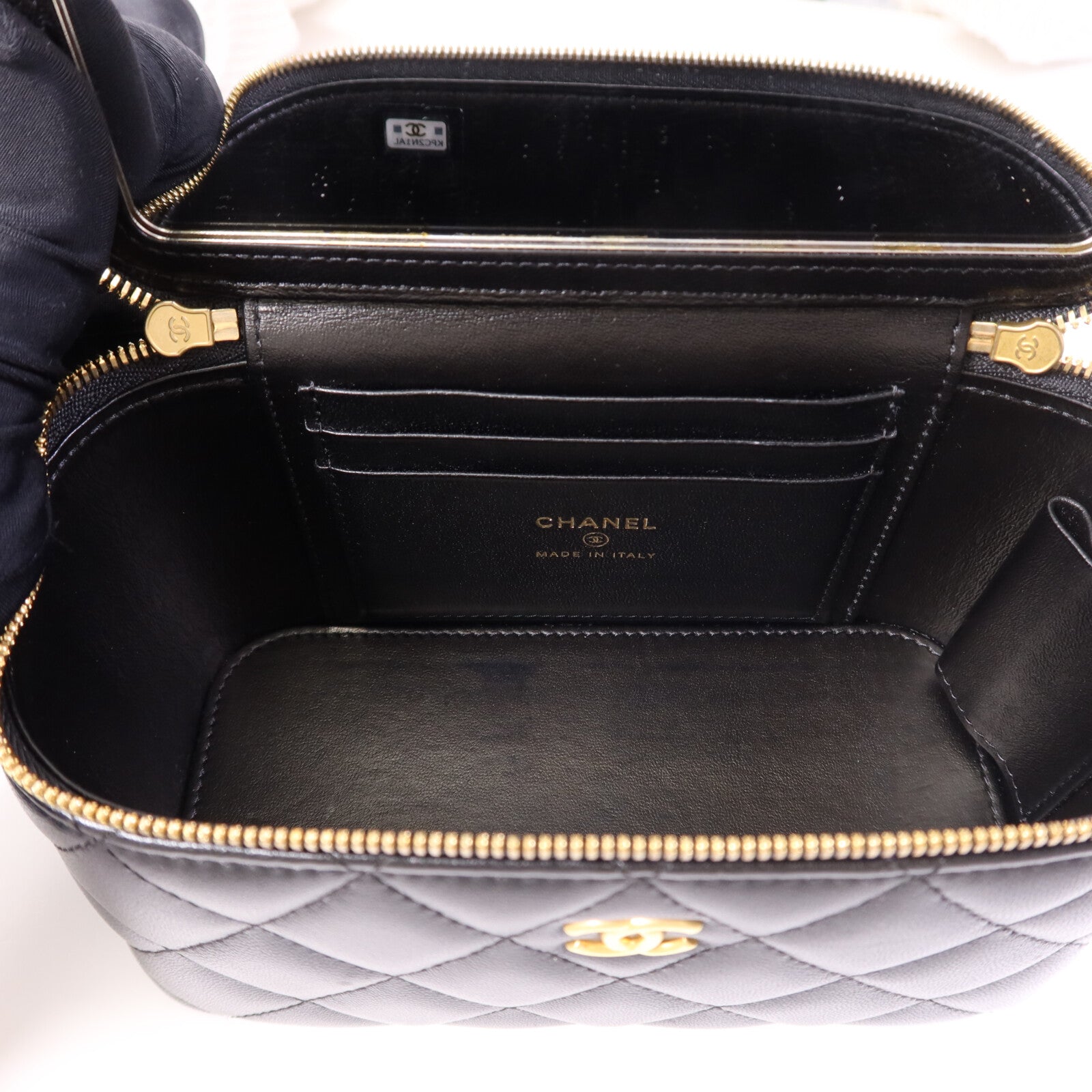 CHANEL 羊皮皮革Vanity Case金扣鏈帶肩背袋