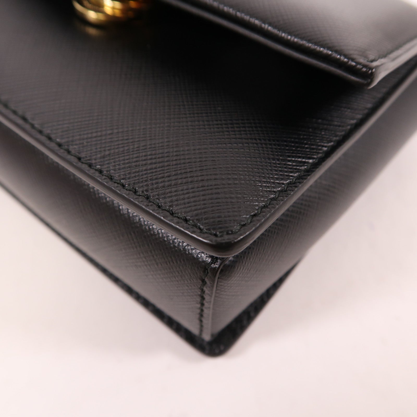 Salvatore Ferragamo 牛皮皮革Ginny金扣鏈帶肩背袋