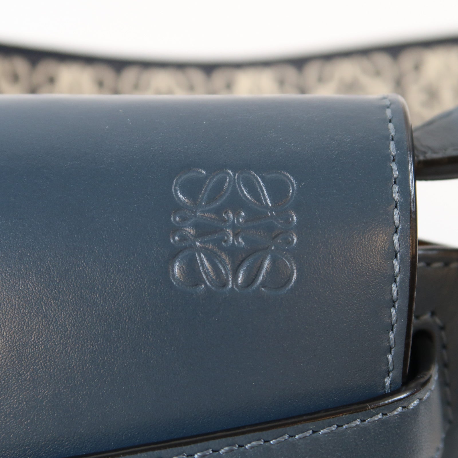 LOEWE 牛皮皮革Mini Gate金扣肩背袋深藍色