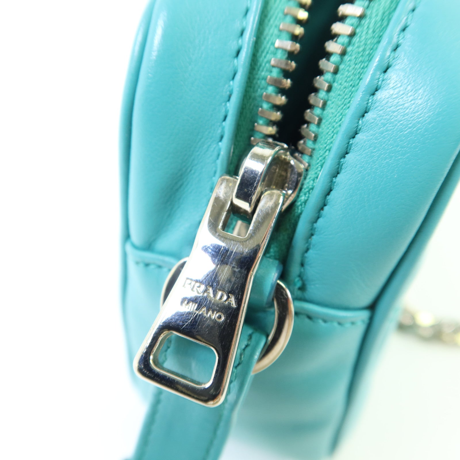PRADA 牛皮皮革Camera Bag銀扣鏈帶肩背袋