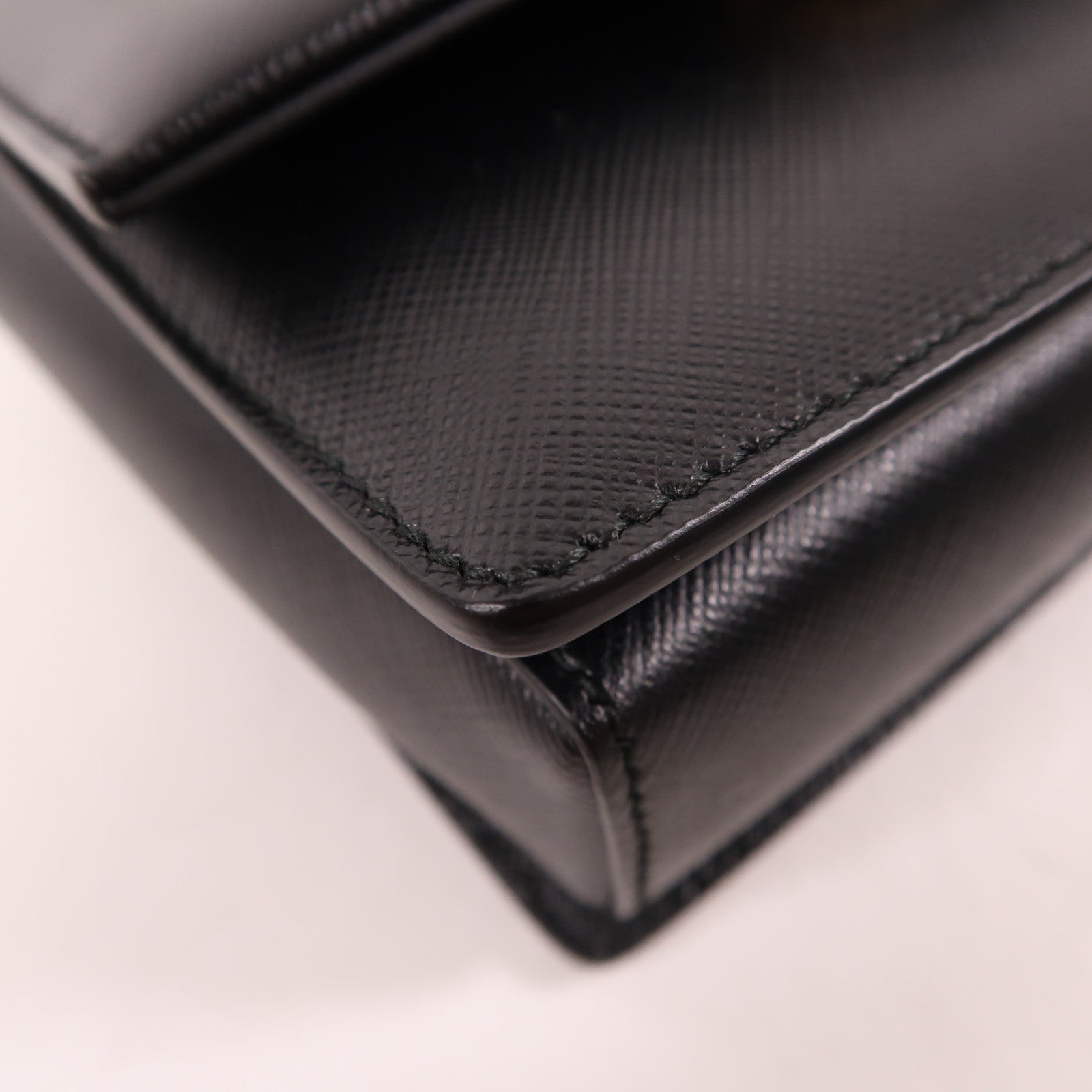Salvatore Ferragamo 牛皮皮革Ginny金扣鏈帶肩背袋