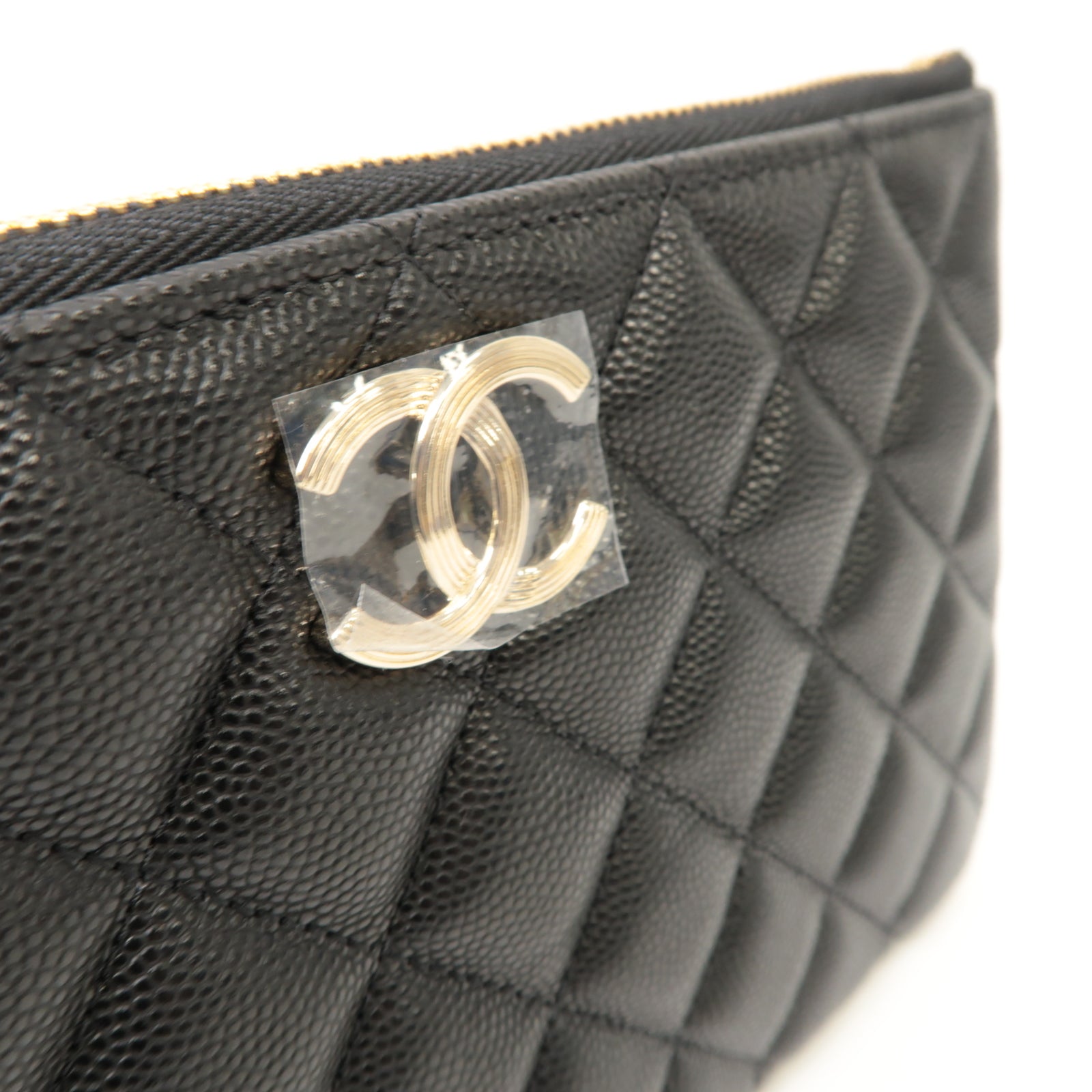 CHANEL 菱格Caviar皮革Pouch金扣手拿包黑色
