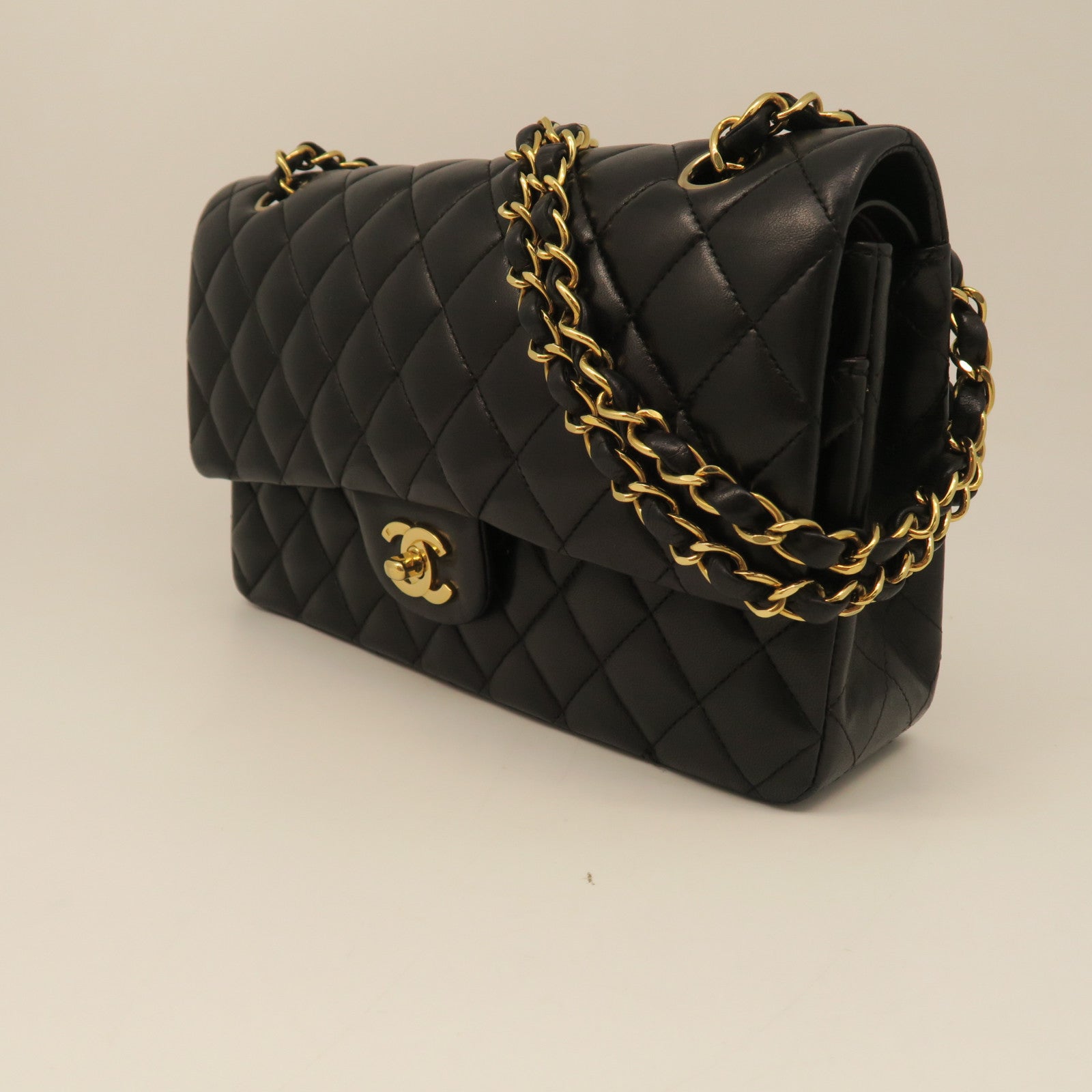 CHANEL rhombic sheepskin leather Chain Shoulder gold buckle chain shoulder bag black
