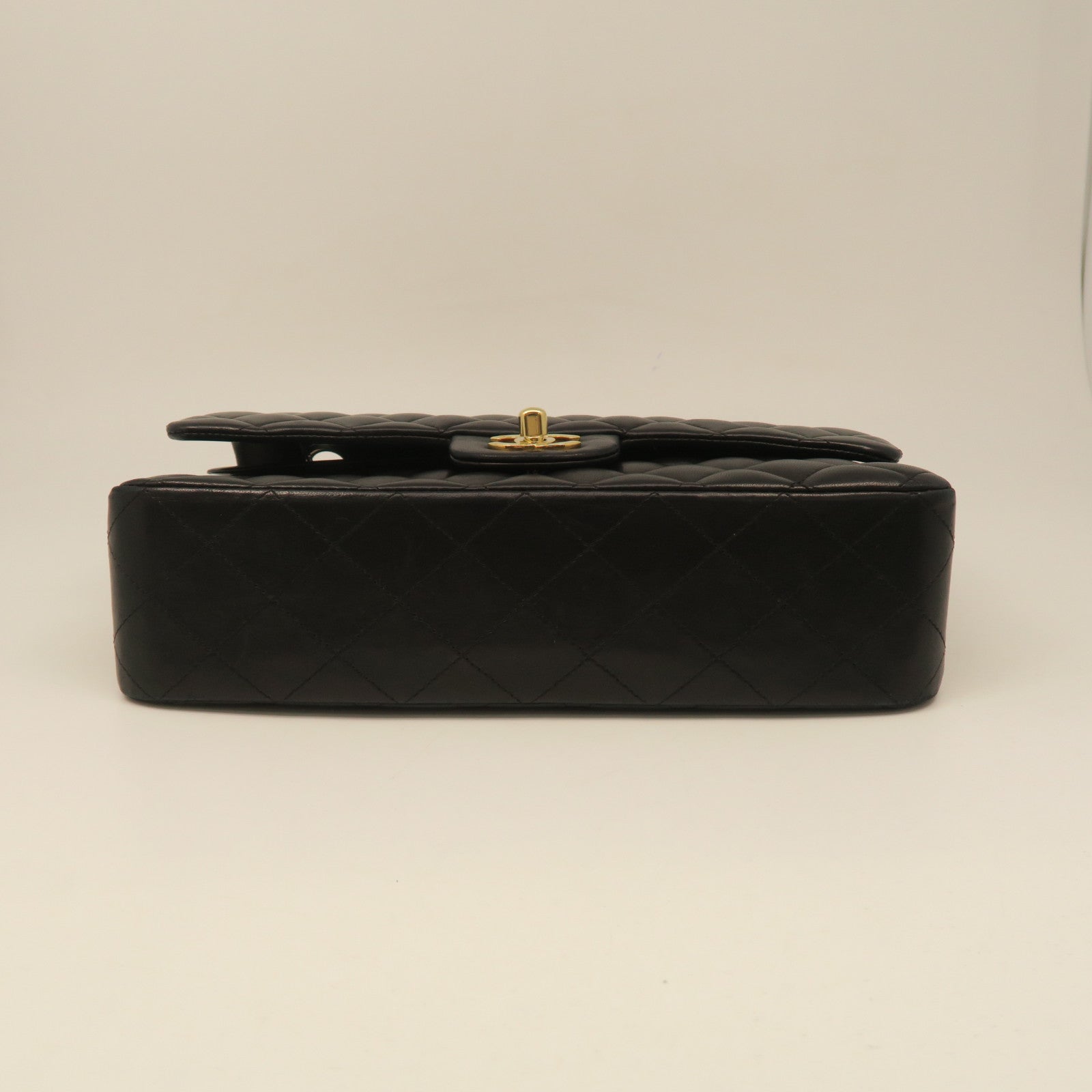 CHANEL rhombic sheepskin leather Chain Shoulder gold buckle chain shoulder bag black
