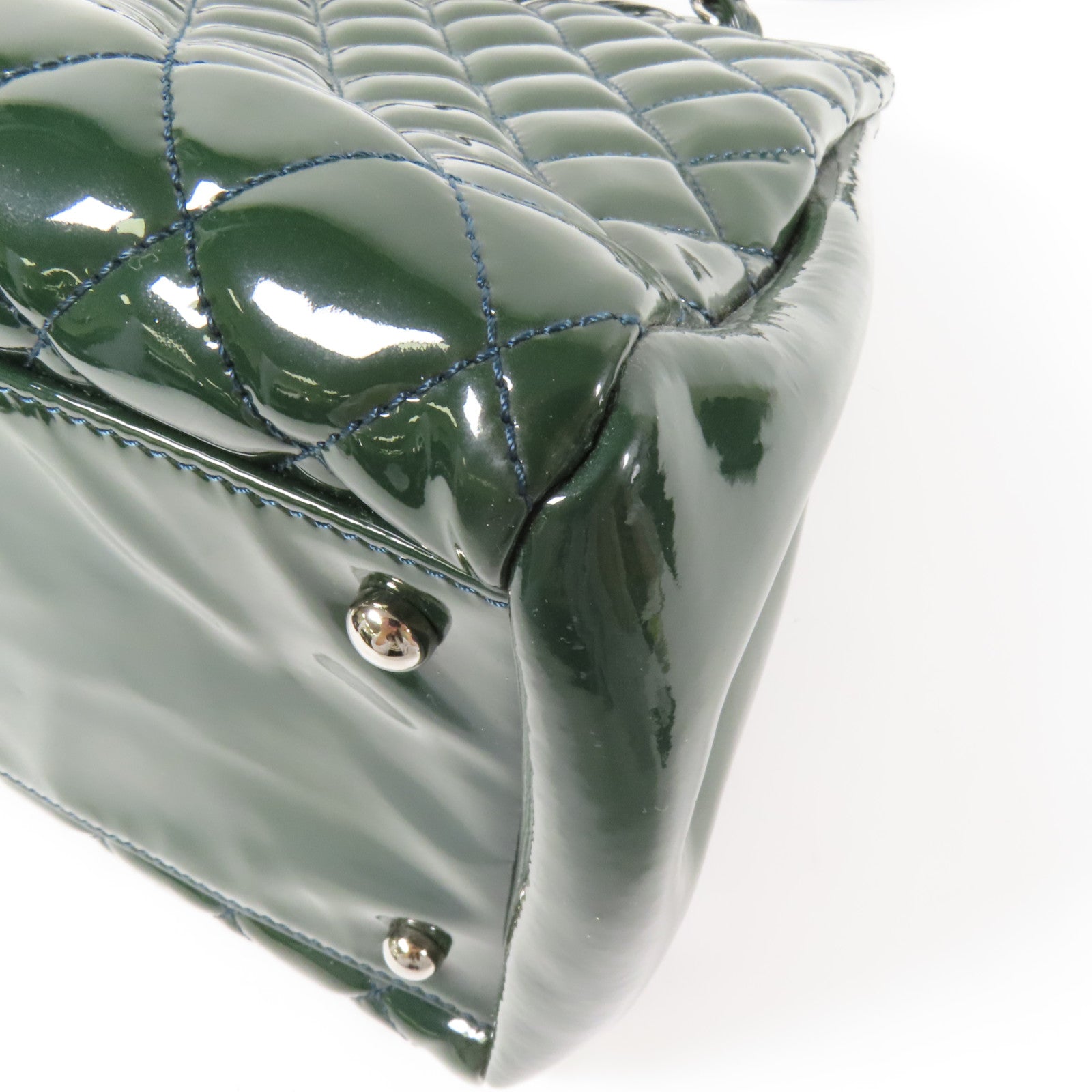 CHANEL 漆皮皮革Shoulder Bag銀扣肩背袋