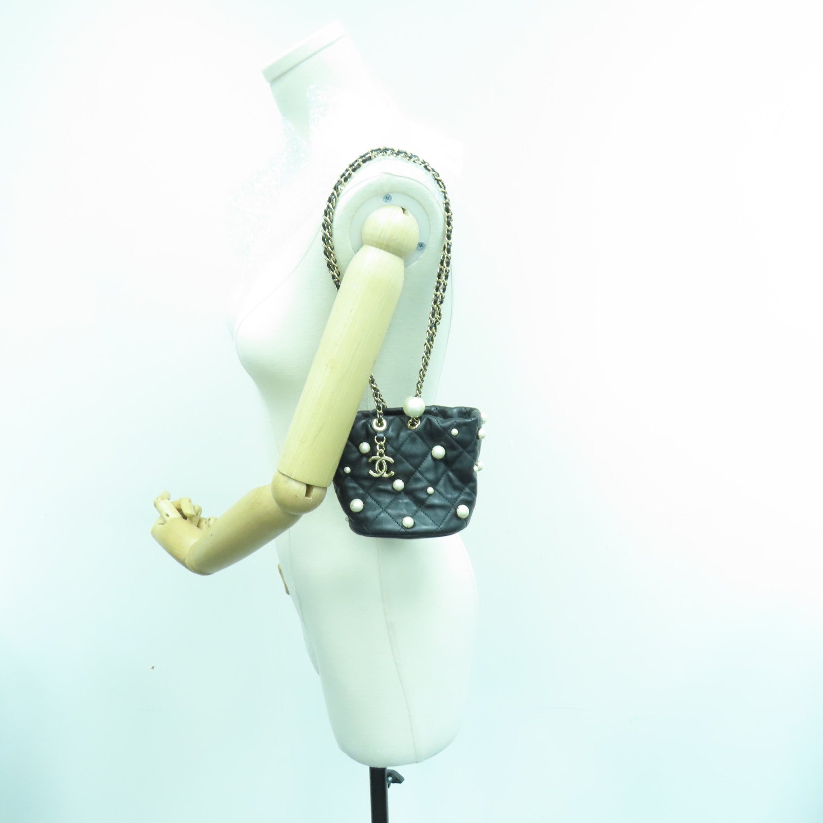 CHANEL 【清倉大減價】牛皮皮革Shoulder Bag金扣鏈帶肩背袋黑色