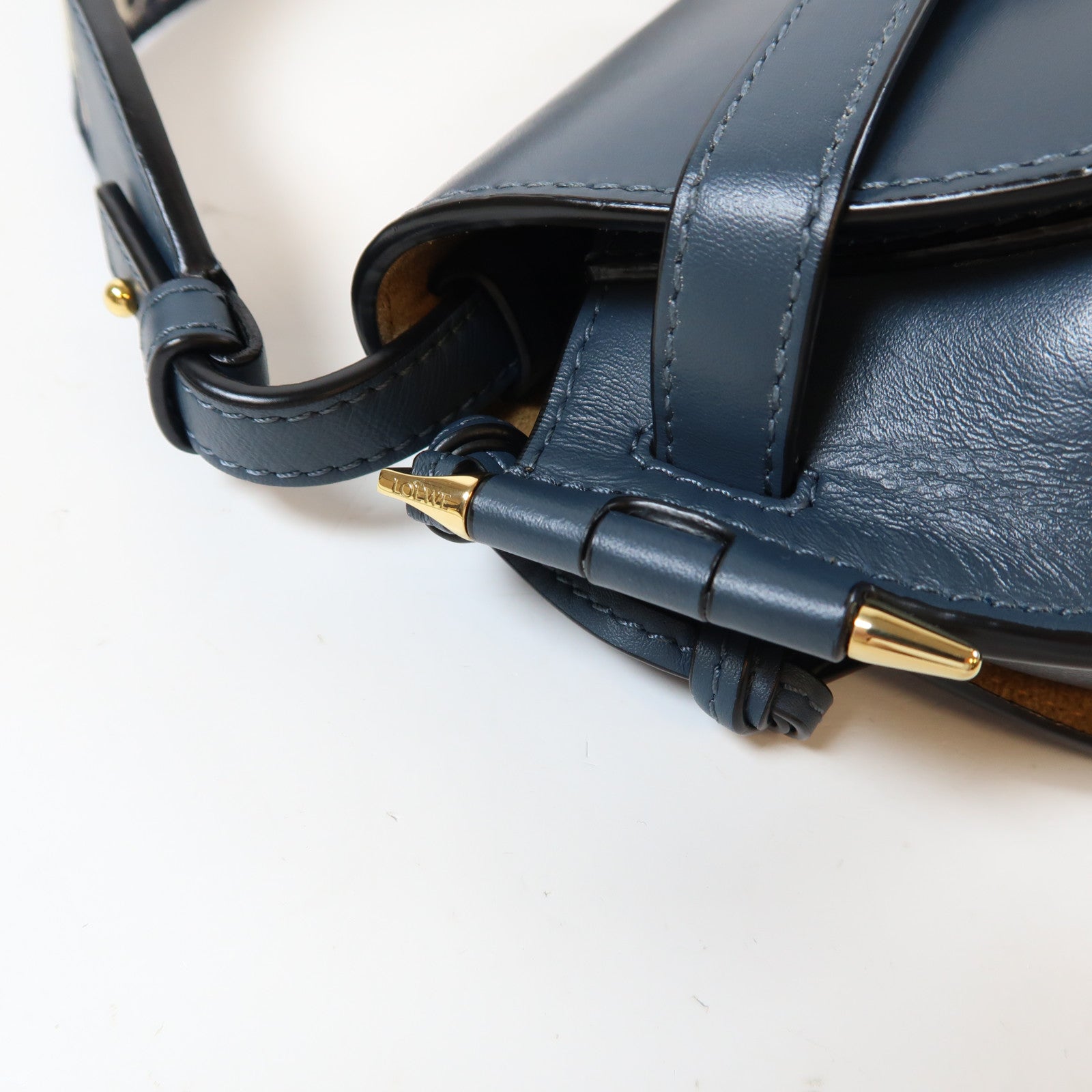 LOEWE 牛皮皮革Mini Gate金扣肩背袋深藍色