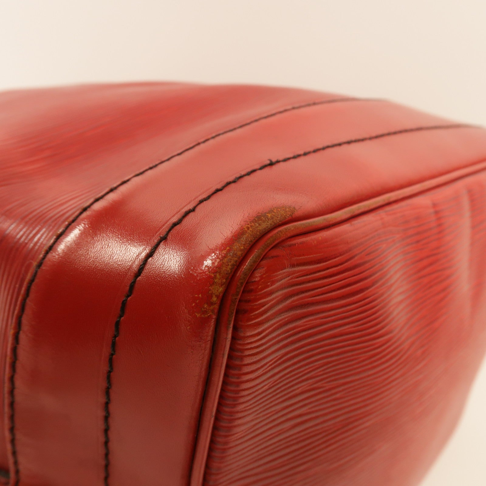 LOUIS VUITTON Epi Noe金扣肩背袋