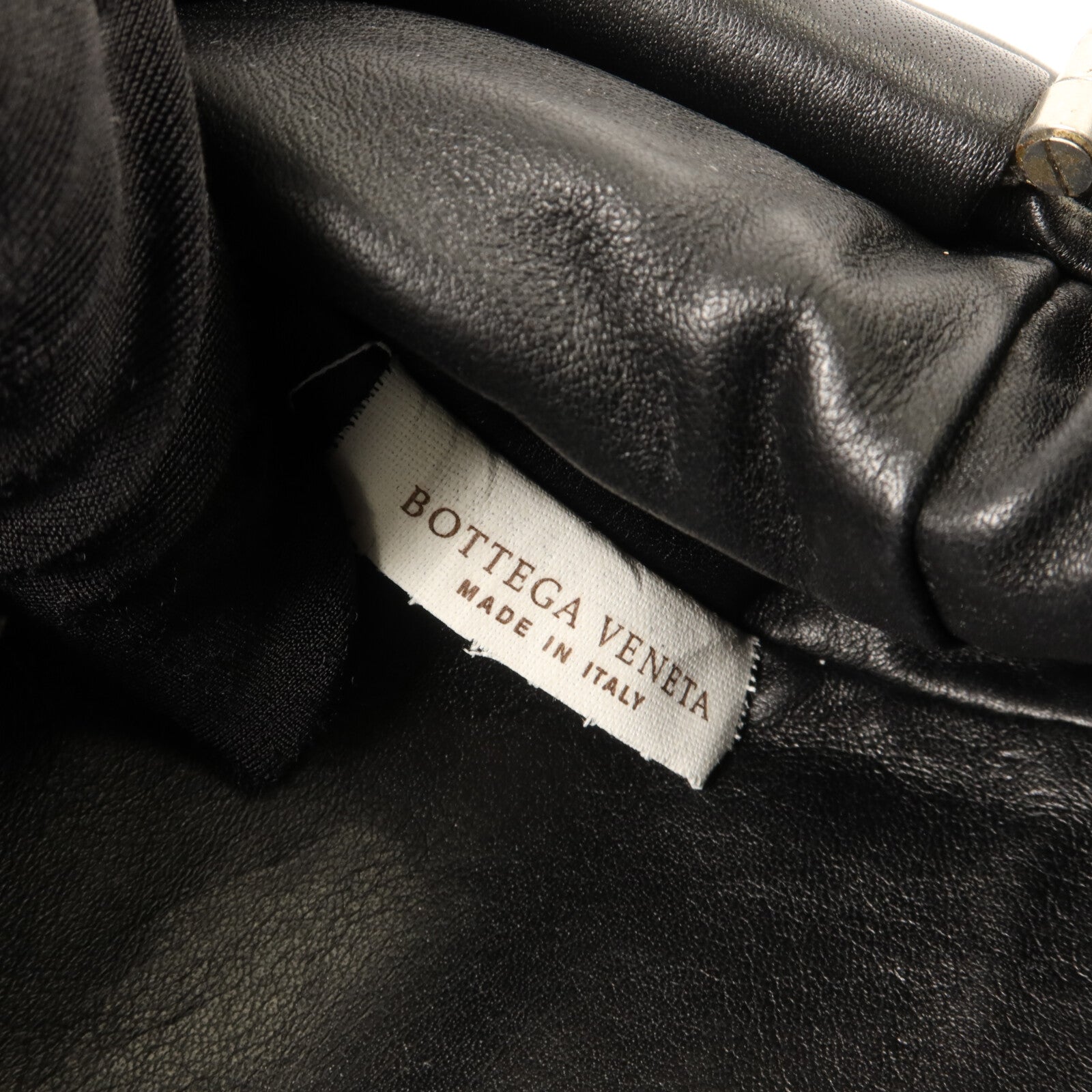 BOTTEGA VENETA 羊皮皮革The Mini Pouch肩背袋