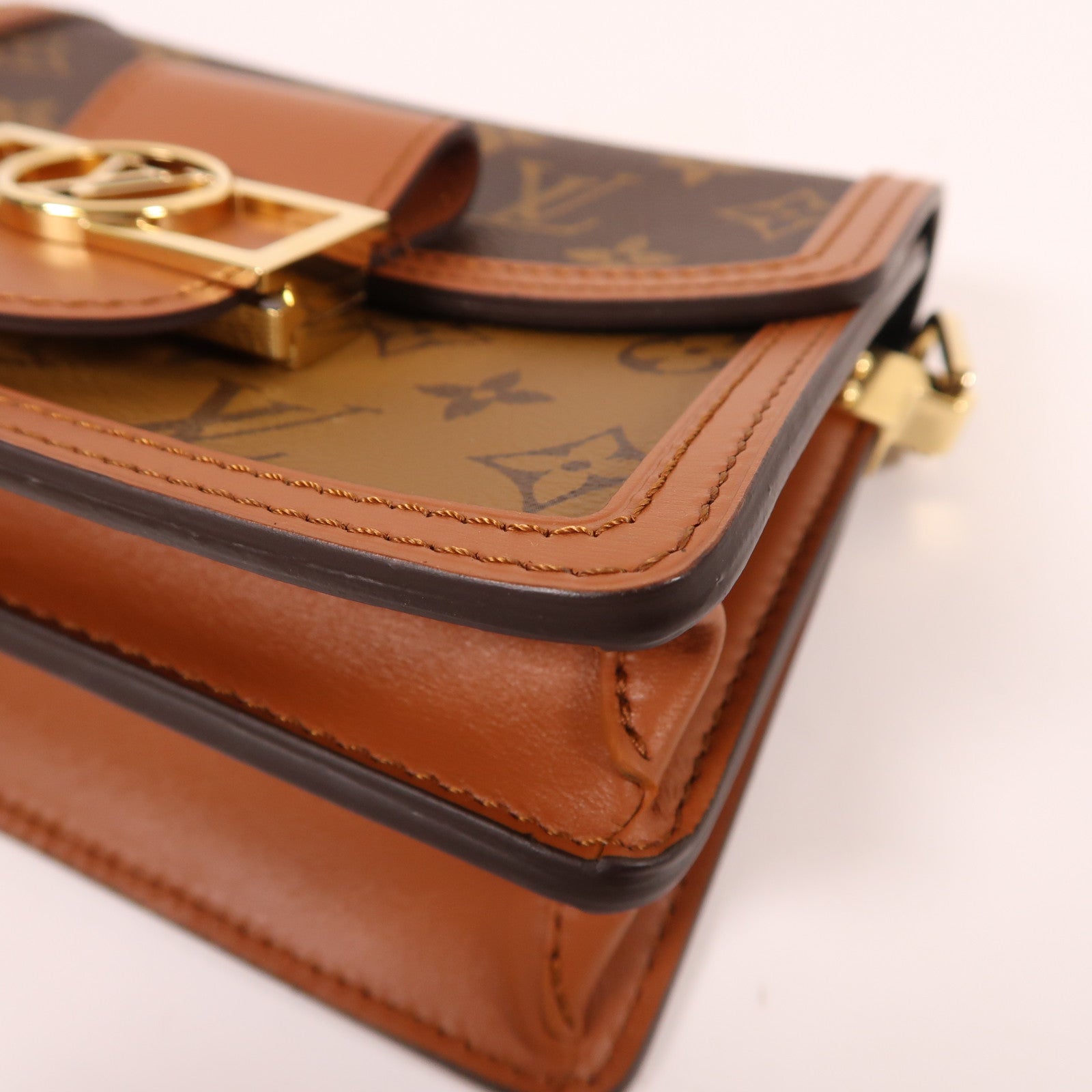 LOUIS VUITTON Monogram Reverse Mini Dauphine金扣肩背袋棕色