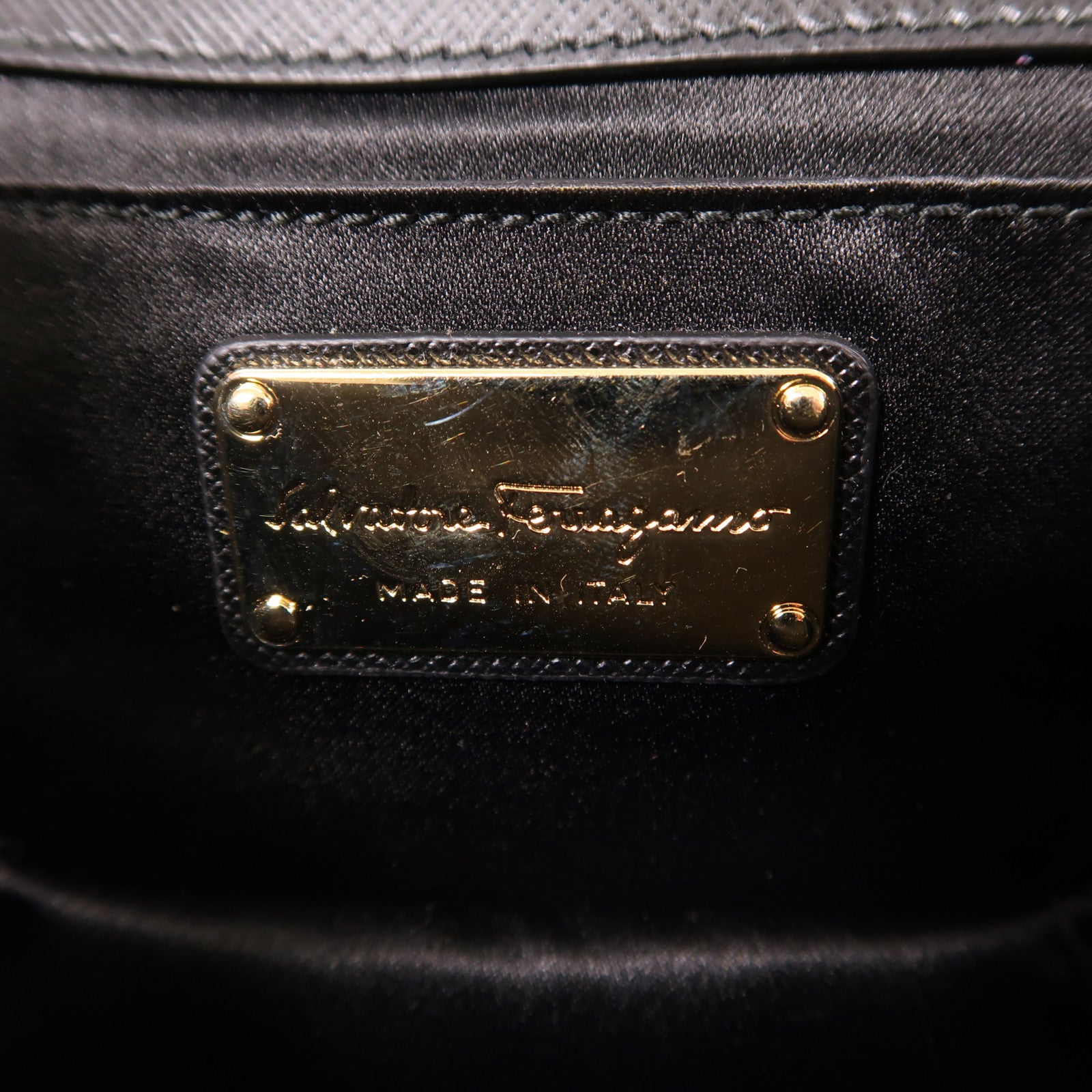 Salvatore Ferragamo 牛皮皮革Ginny金扣鏈帶肩背袋