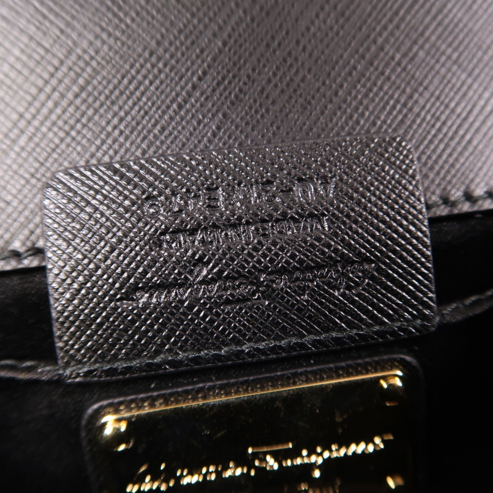 Salvatore Ferragamo 牛皮皮革Ginny金扣鏈帶肩背袋