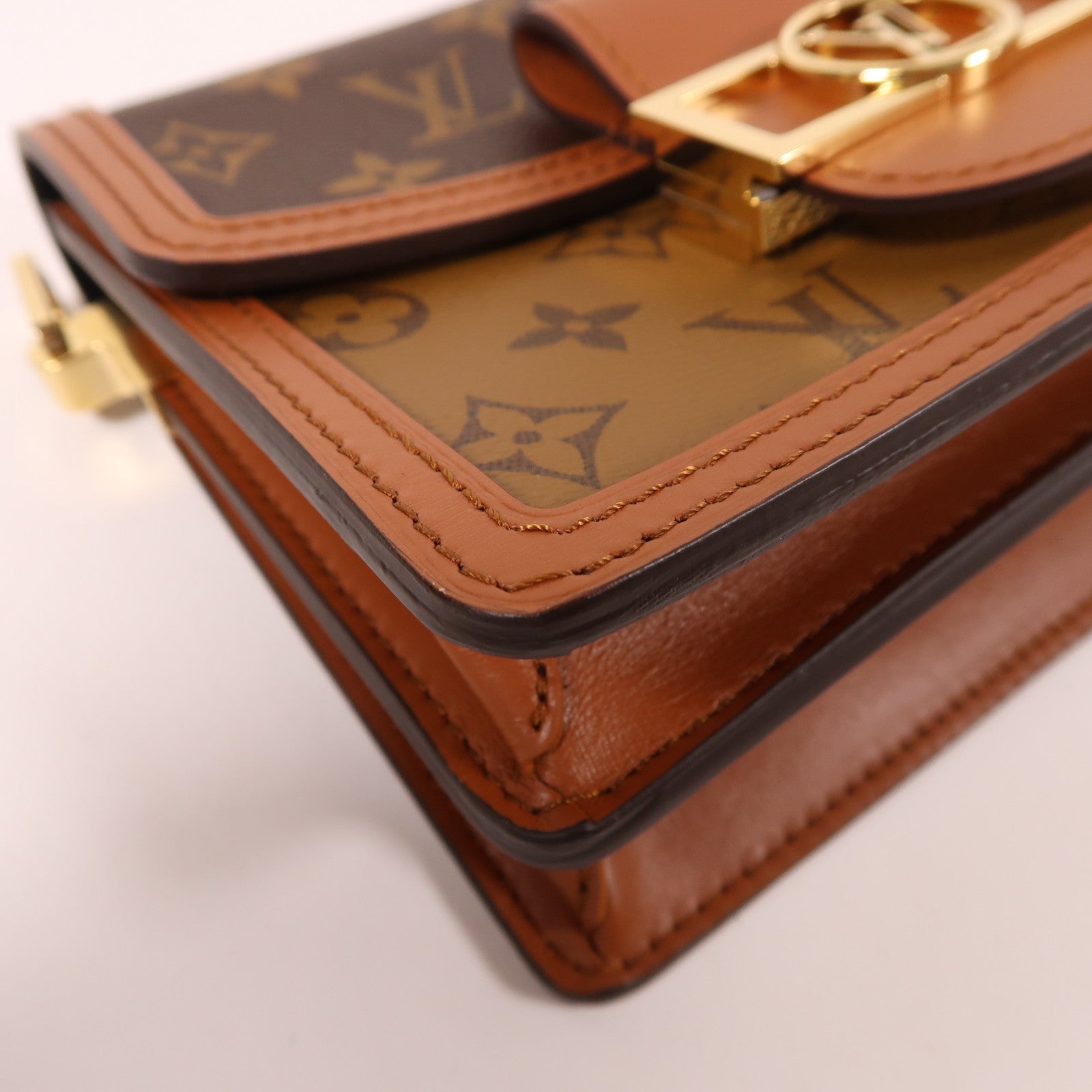 LOUIS VUITTON Monogram Reverse Mini Dauphine金扣肩背袋棕色