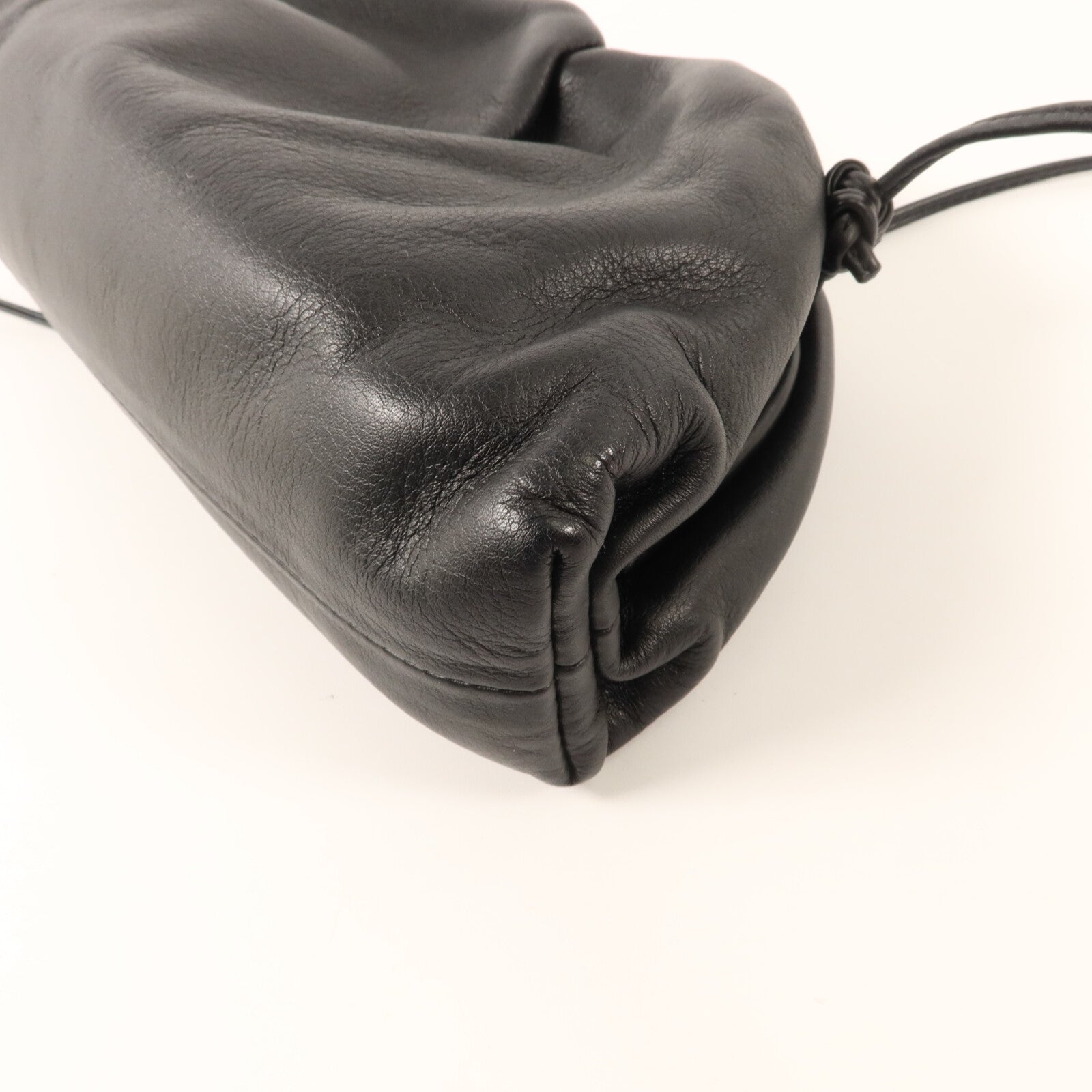 BOTTEGA VENETA 羊皮皮革The Mini Pouch肩背袋