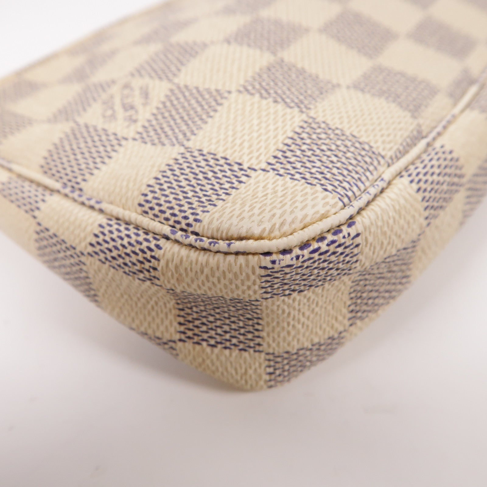 LOUIS VUITTON Damier Azur Pochette Accesoires金扣手挽袋米色