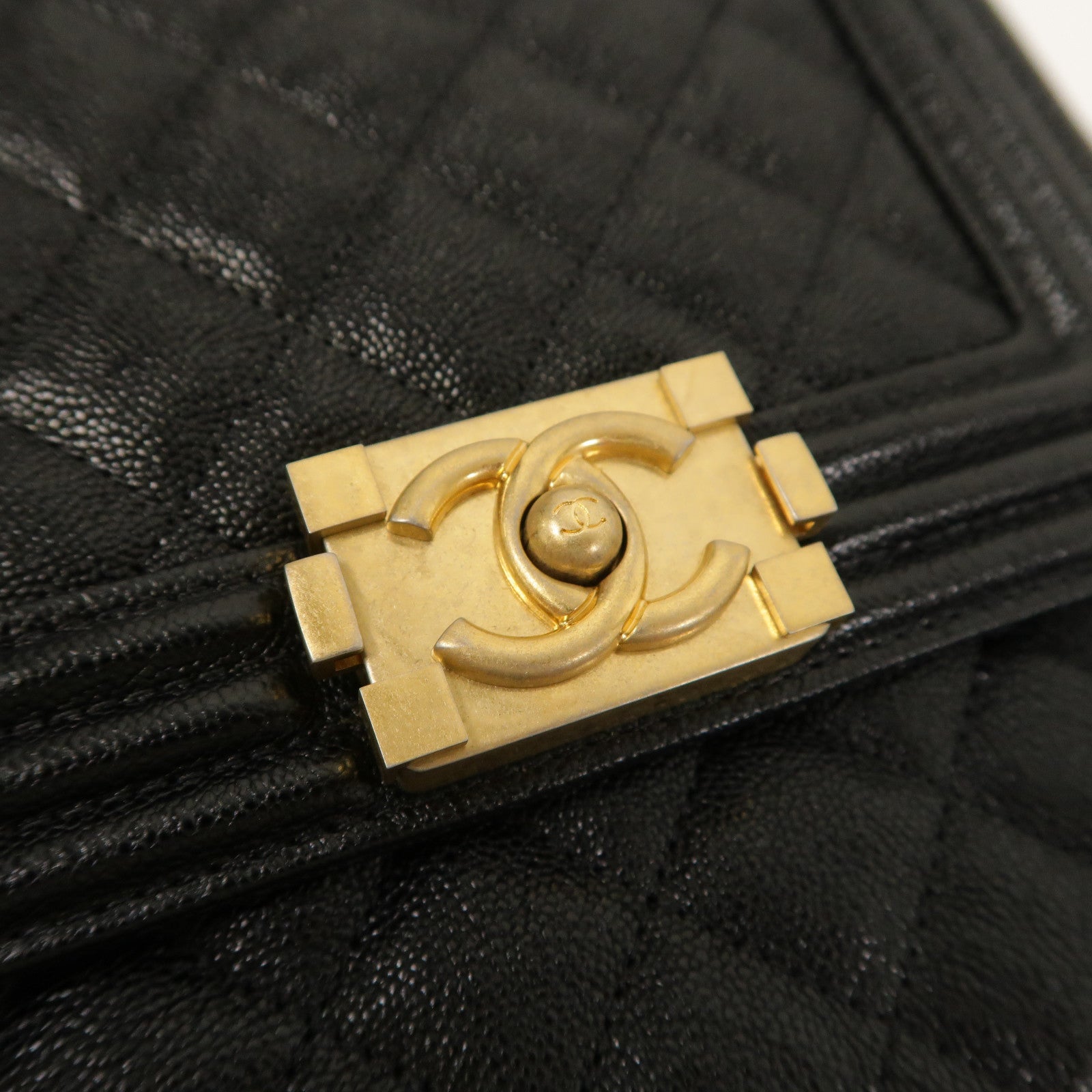CHANEL 菱格Caviar皮革Boy Chanel金扣鏈帶肩背袋黑色