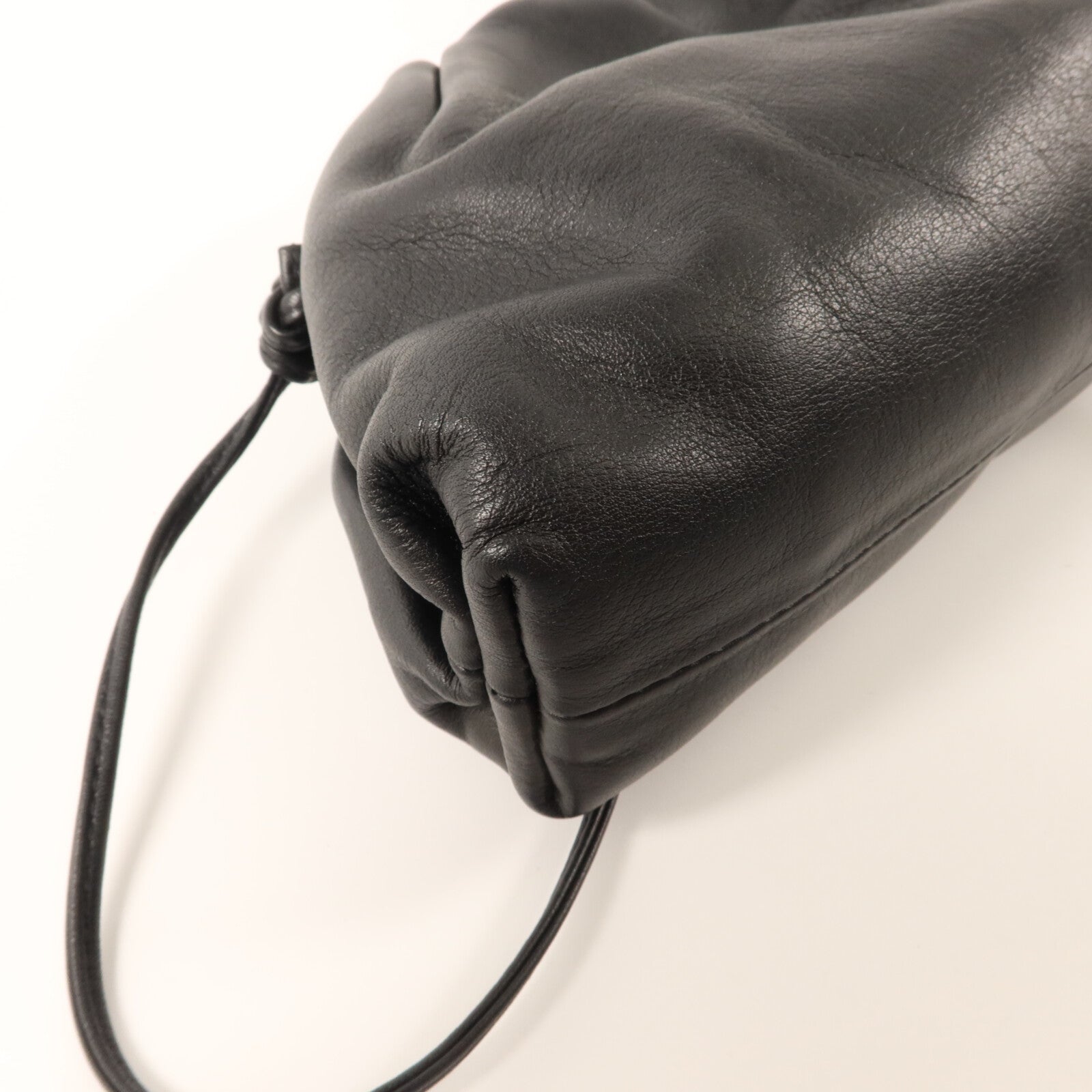 BOTTEGA VENETA 羊皮皮革The Mini Pouch肩背袋