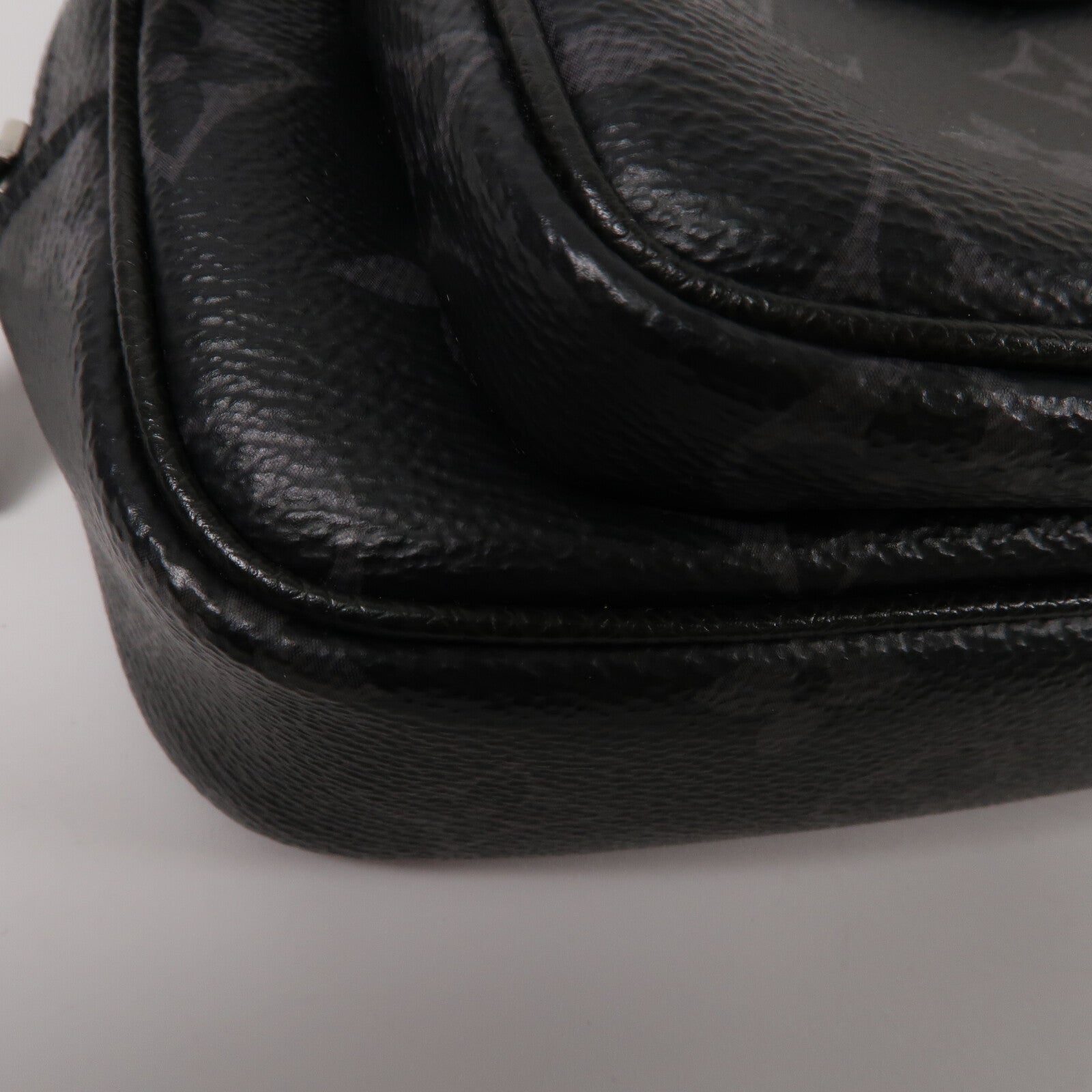 LOUIS VUITTON Taigalama Outdoor Pochette腰包