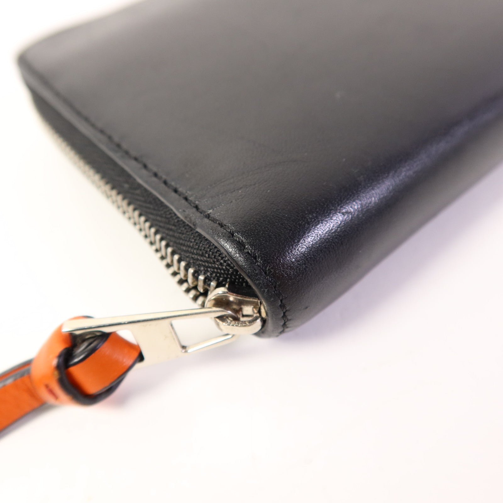 LOEWE 牛皮皮革Long Round Wallet銀扣長錢包