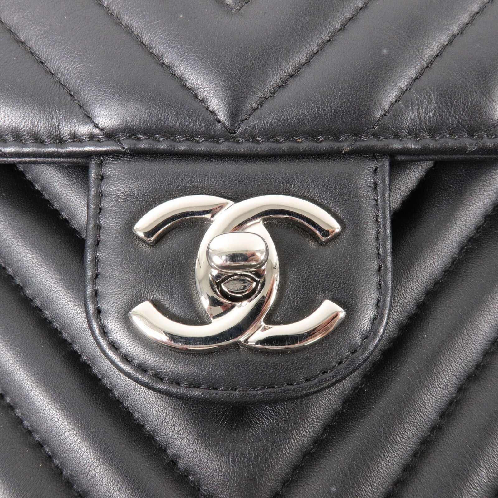 CHANEL 牛皮皮革Urban Spirit Backpack鏈帶背包