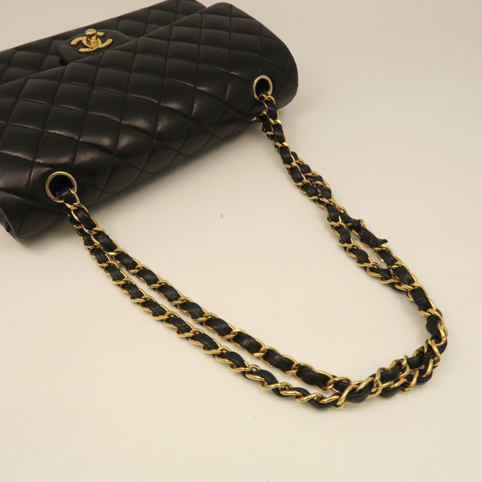 CHANEL rhombic sheepskin leather Chain Shoulder gold buckle chain shoulder bag black