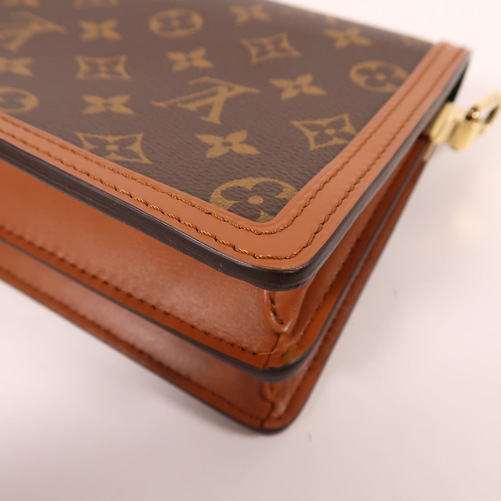 LOUIS VUITTON Monogram Reverse Mini Dauphine金扣肩背袋棕色
