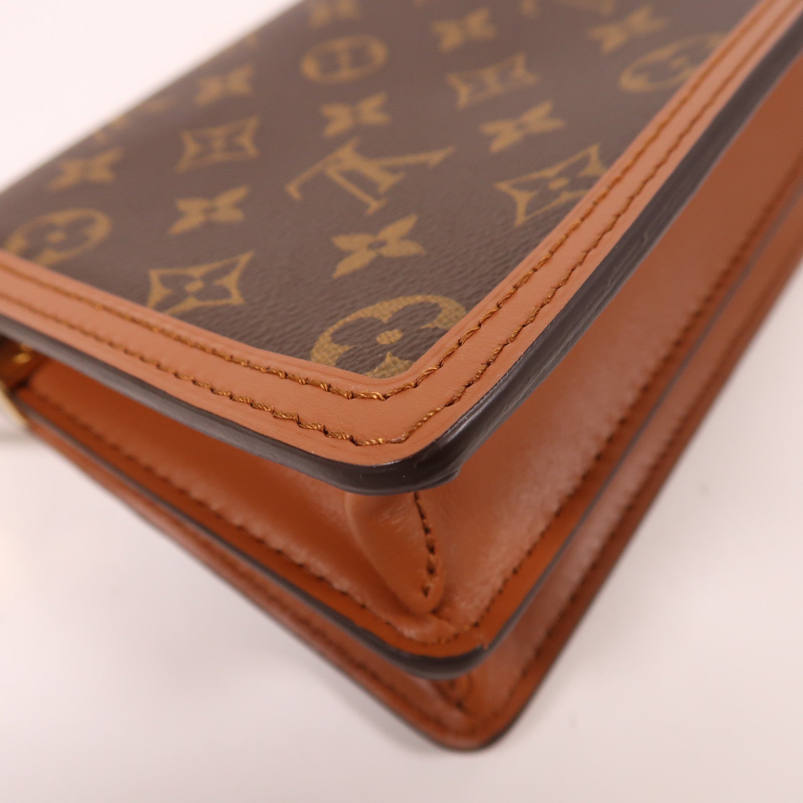 LOUIS VUITTON Monogram Reverse Mini Dauphine金扣肩背袋棕色