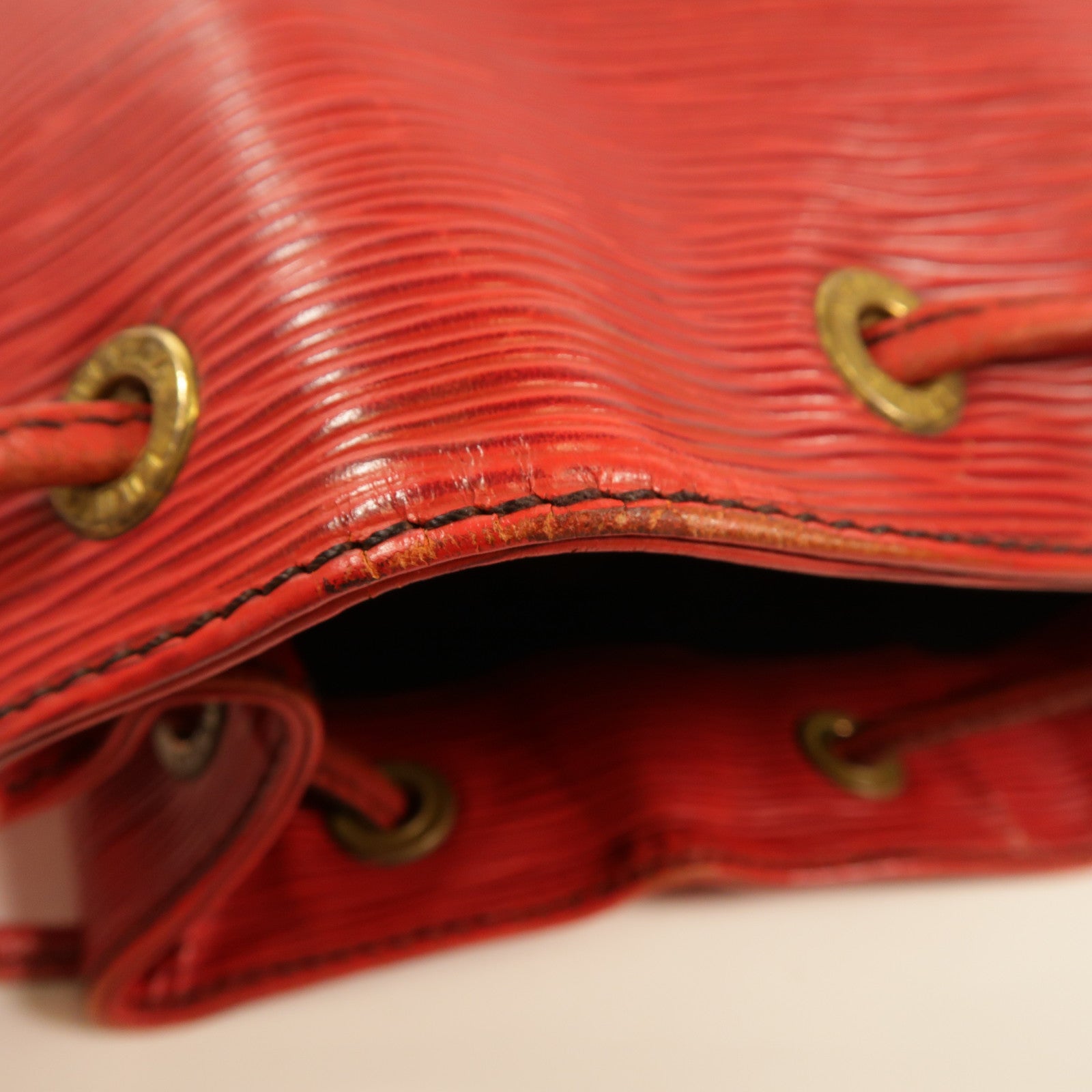 LOUIS VUITTON Epi Noe金扣肩背袋