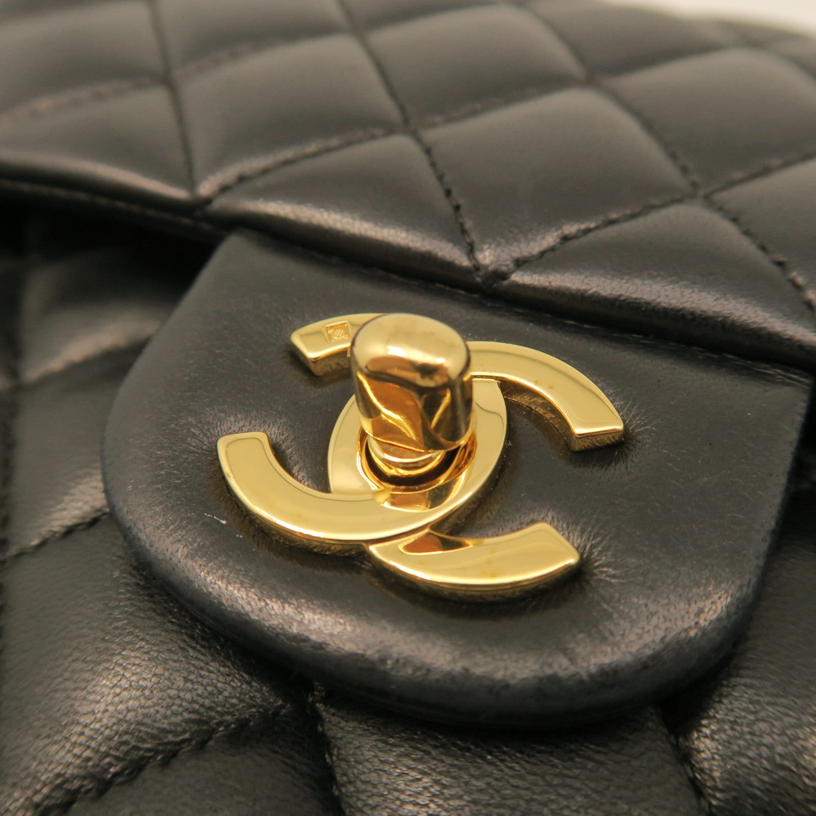 CHANEL rhombic sheepskin leather Chain Shoulder gold buckle chain shoulder bag black