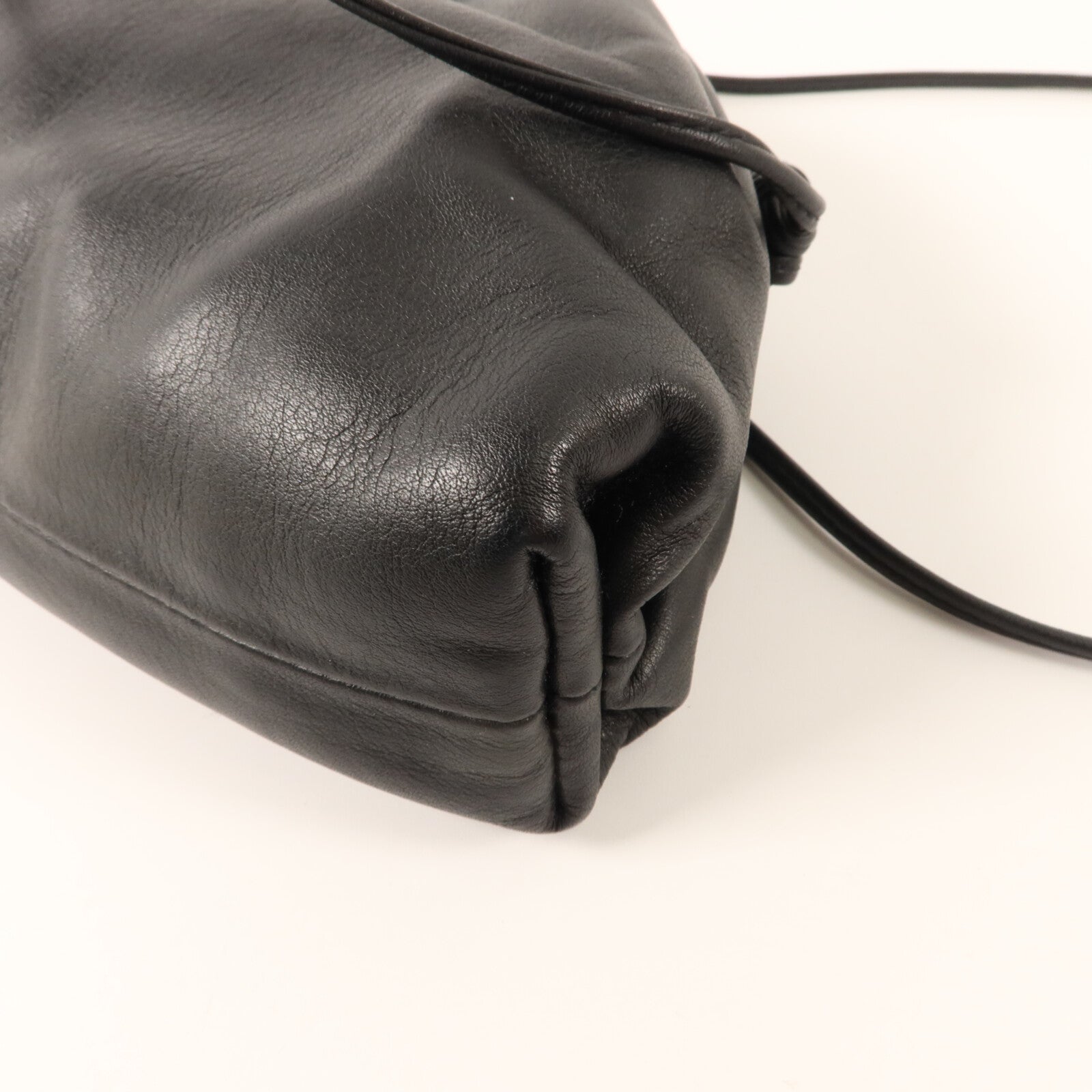BOTTEGA VENETA 羊皮皮革The Mini Pouch肩背袋