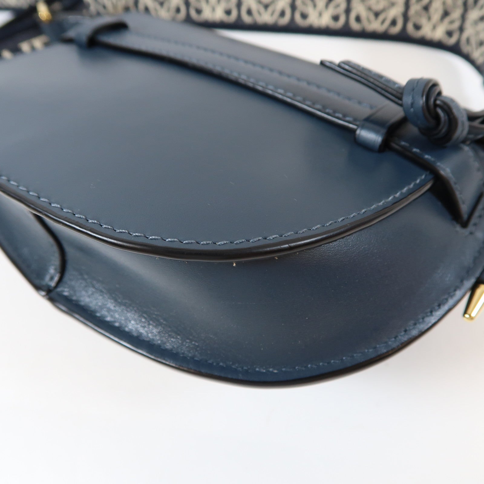 LOEWE 牛皮皮革Mini Gate金扣肩背袋深藍色
