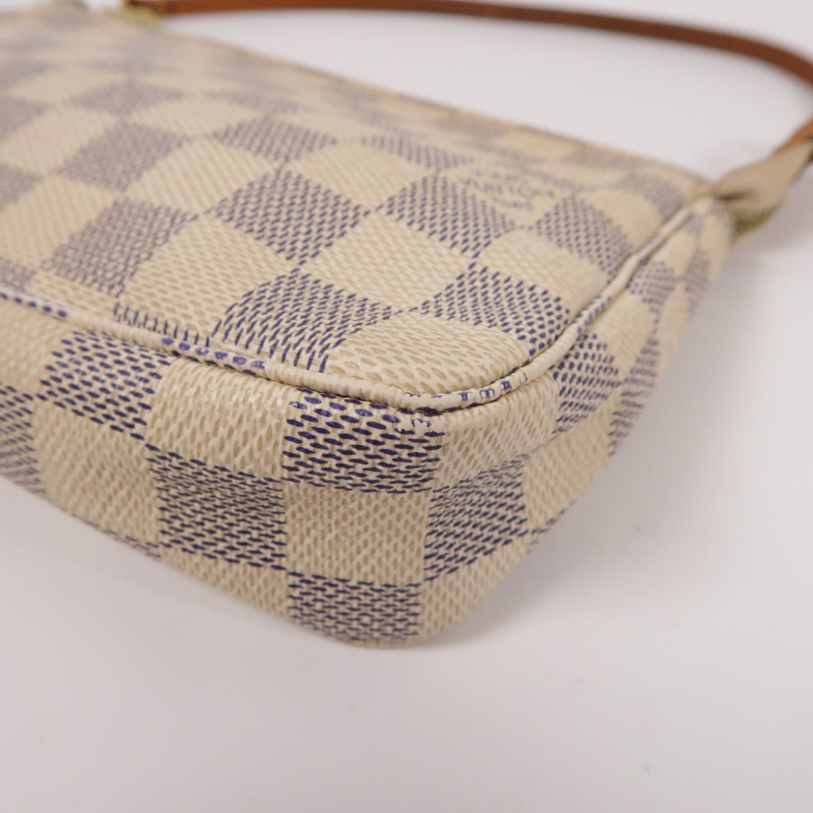 LOUIS VUITTON Damier Azur Pochette Accesoires金扣手挽袋米色
