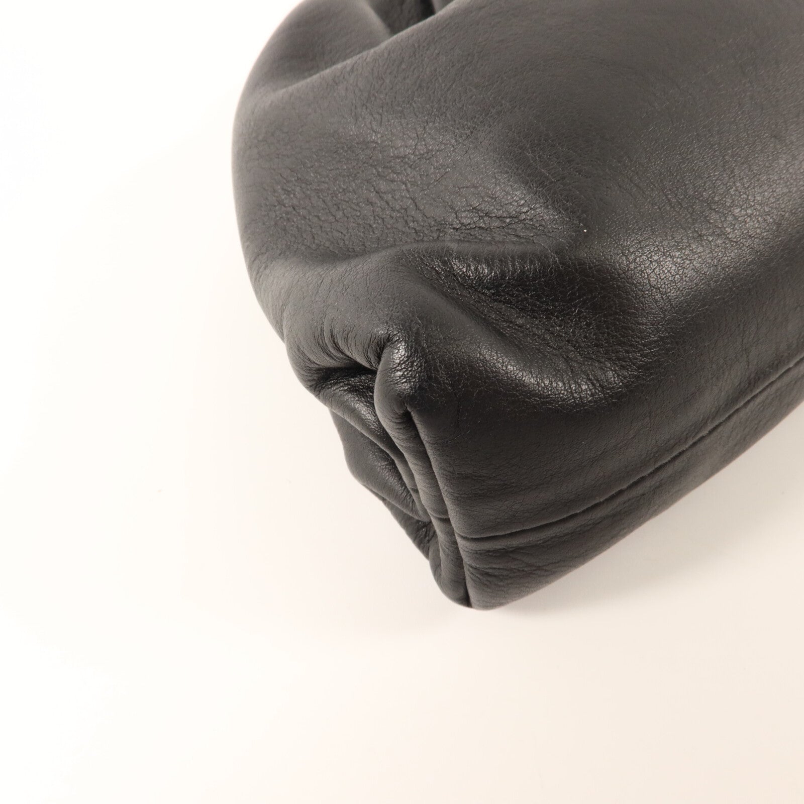 BOTTEGA VENETA 羊皮皮革The Mini Pouch肩背袋