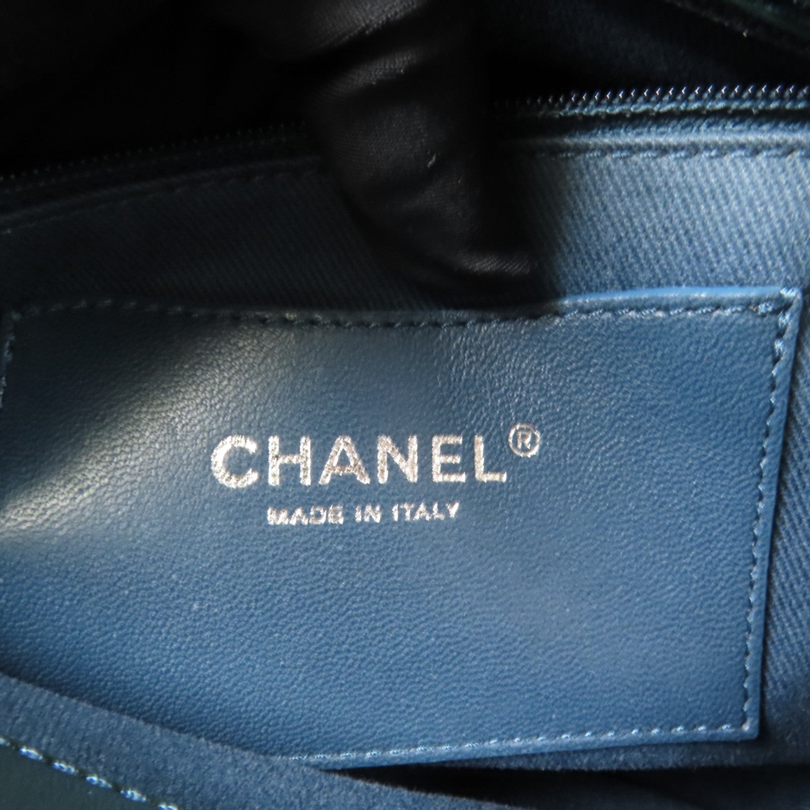 CHANEL 漆皮皮革Shoulder Bag銀扣肩背袋