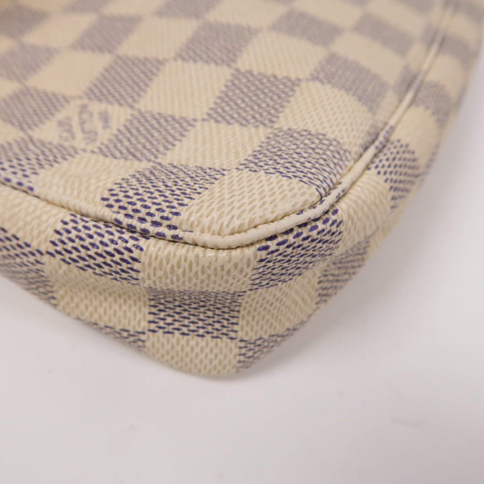 LOUIS VUITTON Damier Azur Pochette Accesoires金扣手挽袋米色