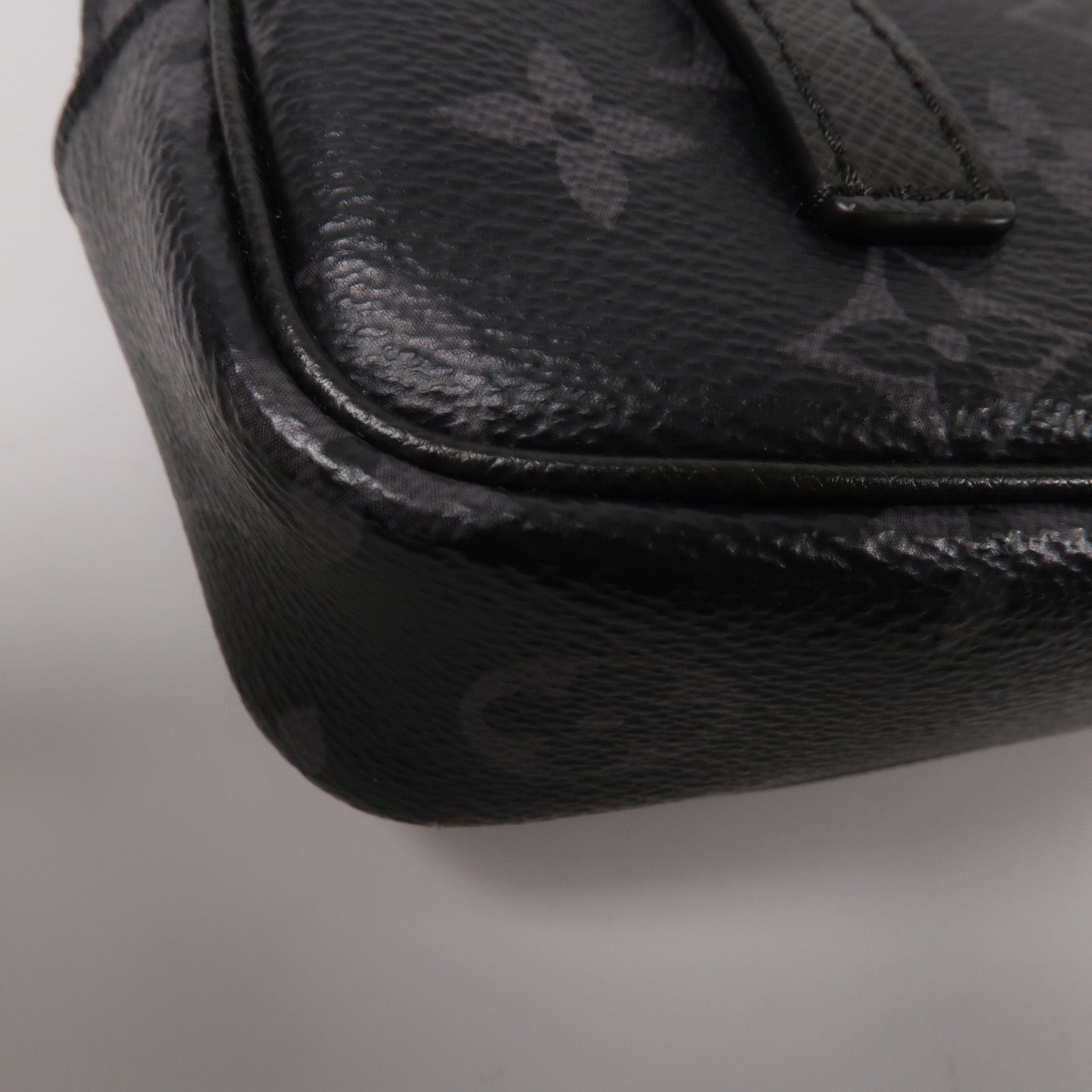 LOUIS VUITTON Taigalama Outdoor Pochette腰包