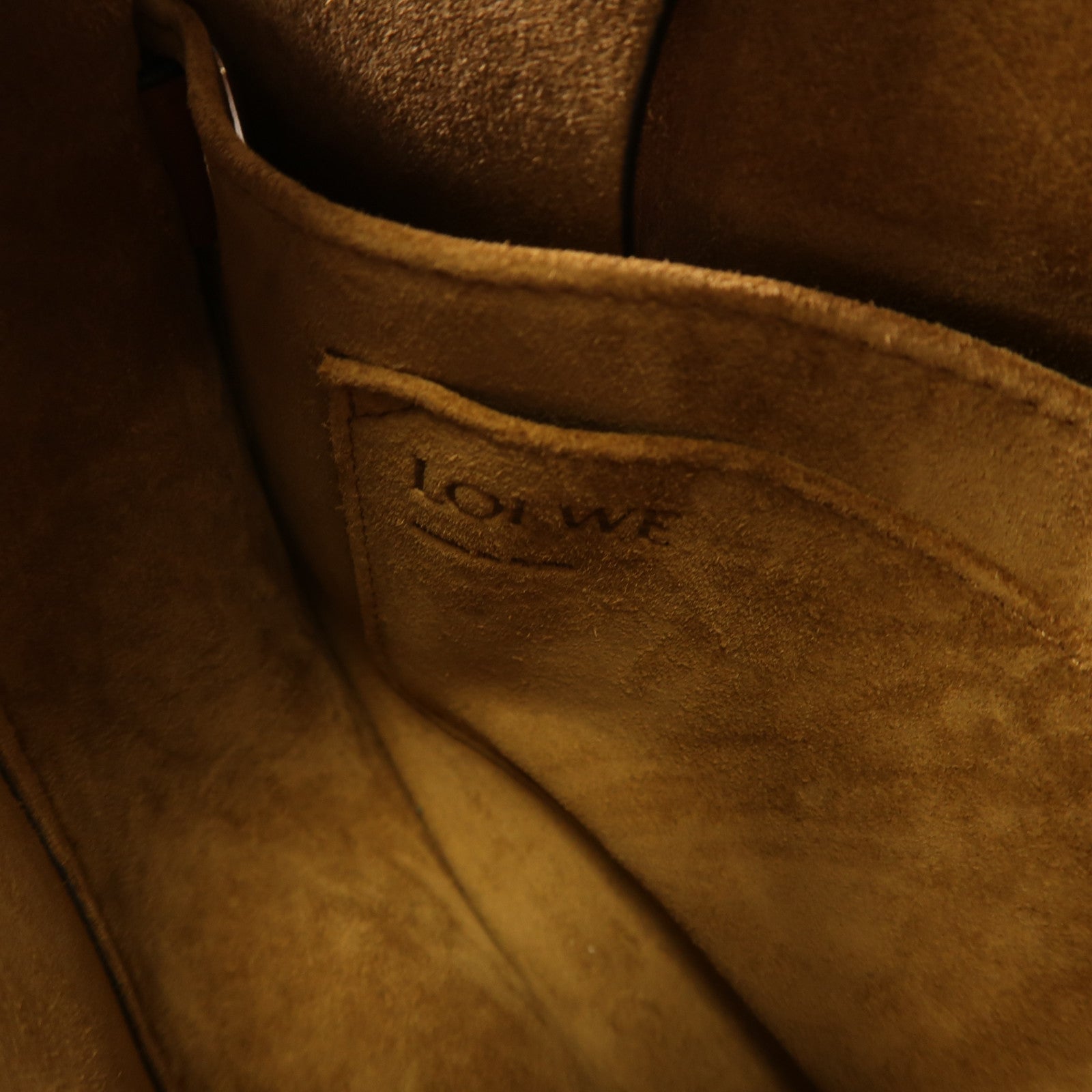 LOEWE 牛皮皮革Gate金扣肩背袋啡色