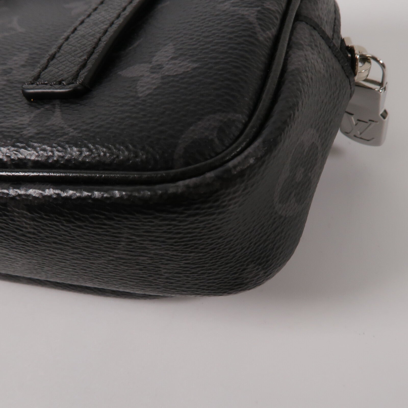 LOUIS VUITTON Taigalama Outdoor Pochette腰包
