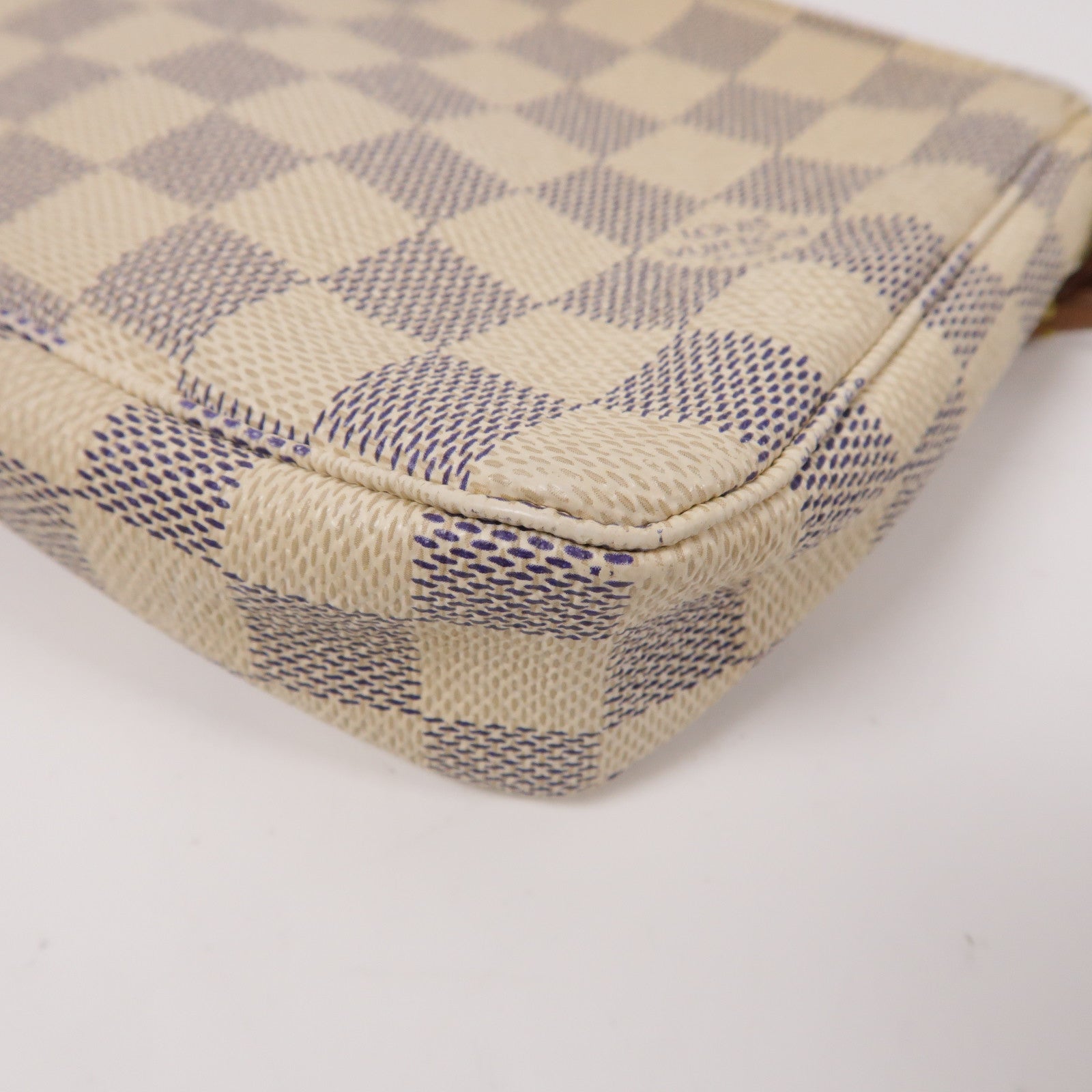 LOUIS VUITTON Damier Azur Pochette Accesoires金扣手挽袋米色