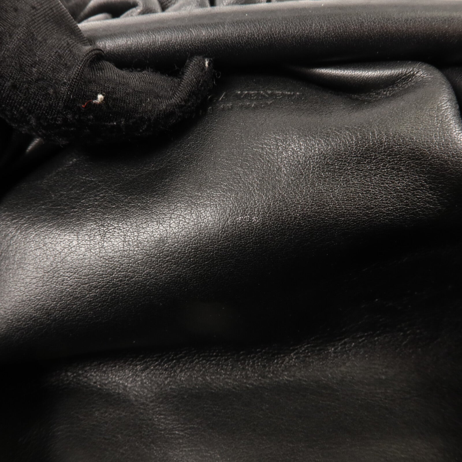 BOTTEGA VENETA 羊皮皮革The Mini Pouch肩背袋