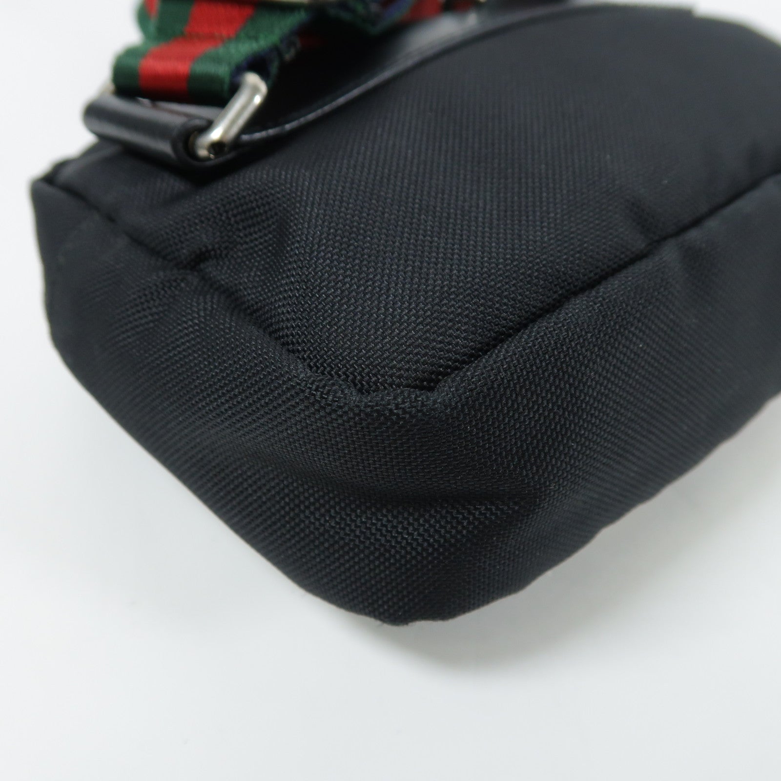 GUCCI 尼龍Shoulder Bag銀扣肩背袋