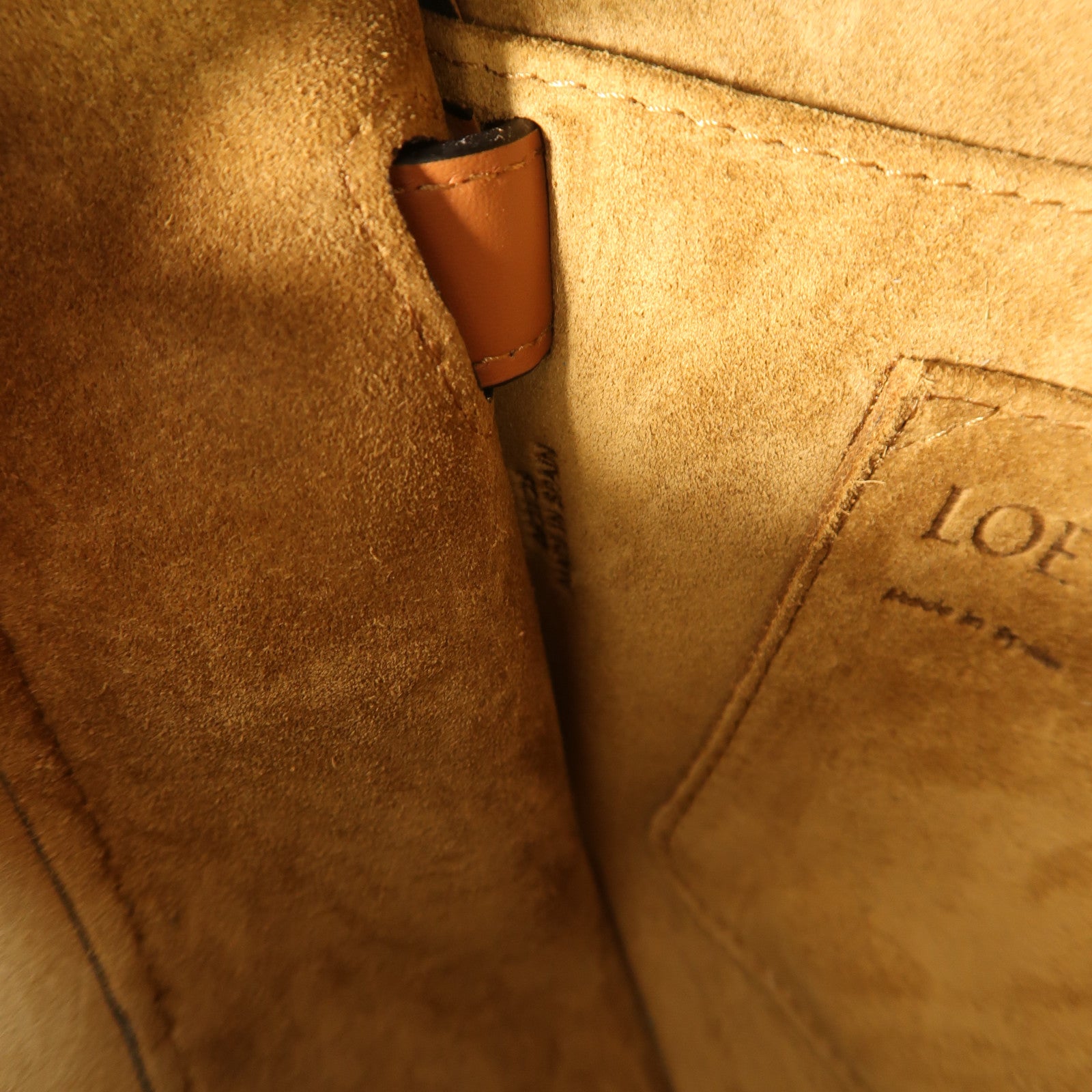 LOEWE 牛皮皮革Gate金扣肩背袋啡色