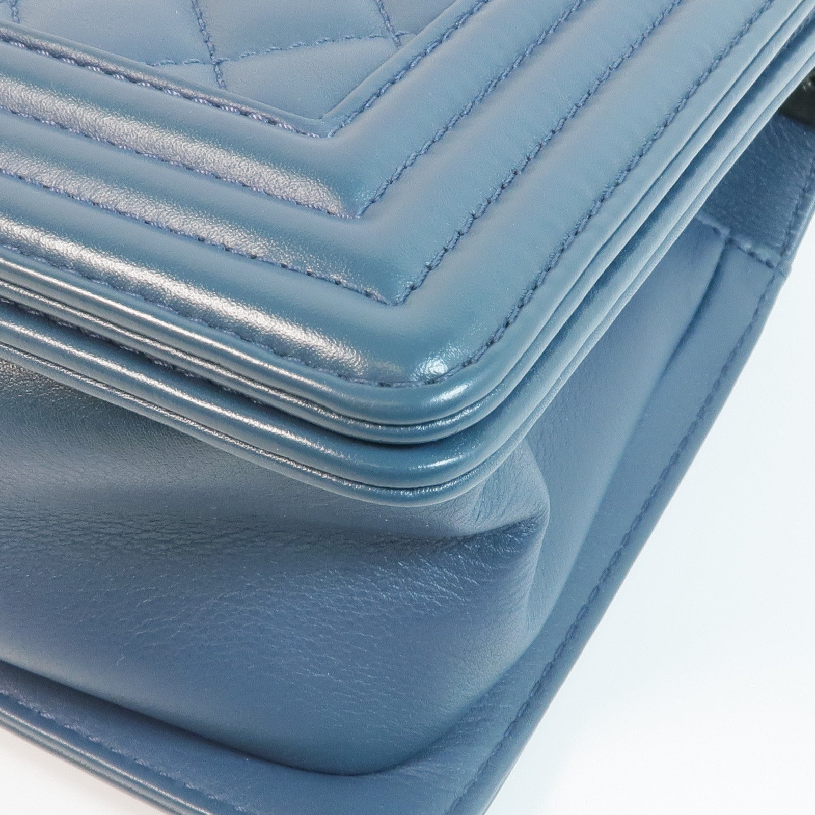 CHANEL 羊皮皮革Boy 25銀扣鏈帶肩背袋