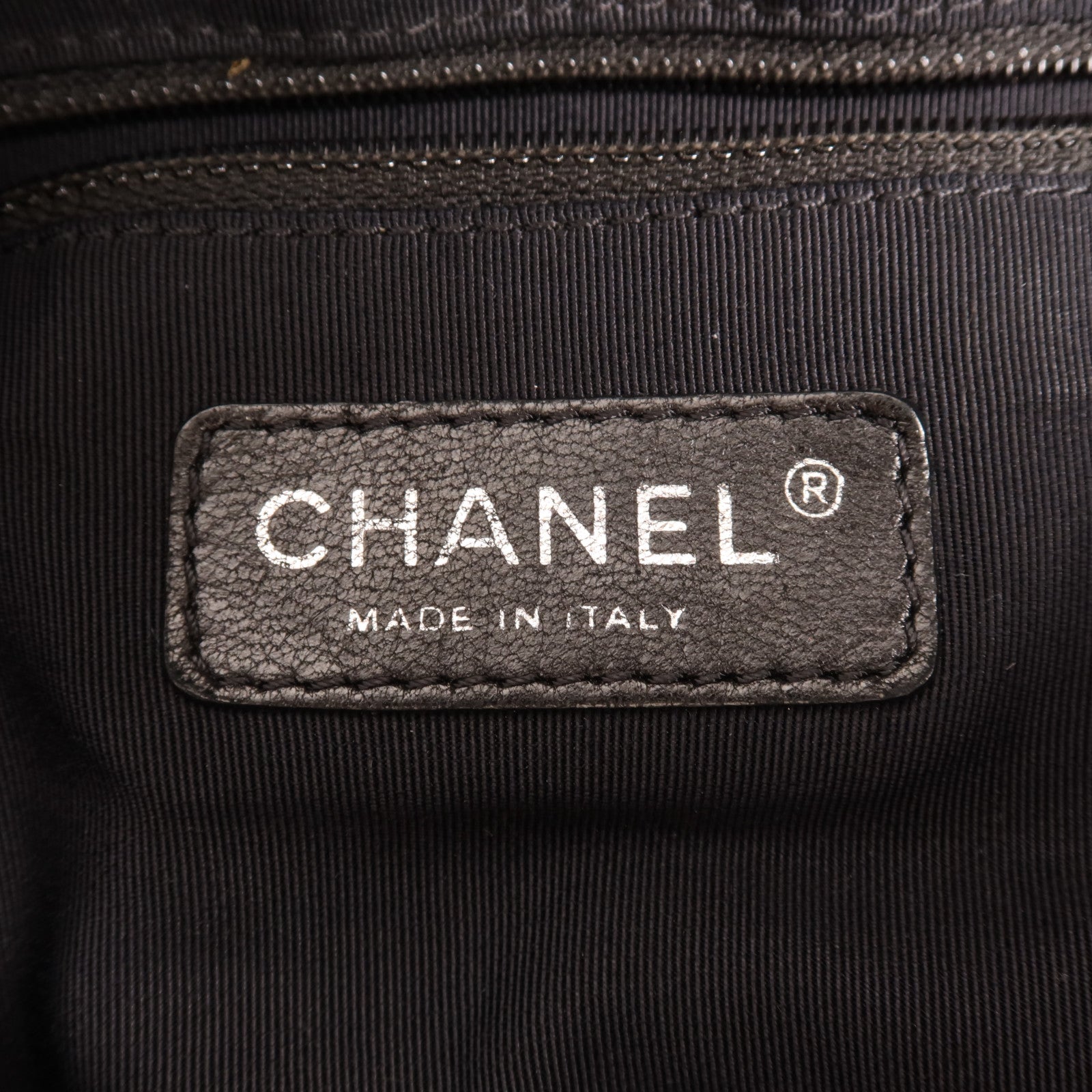 CHANEL 牛皮皮革Chain Me Hobo銀扣鏈帶肩背袋