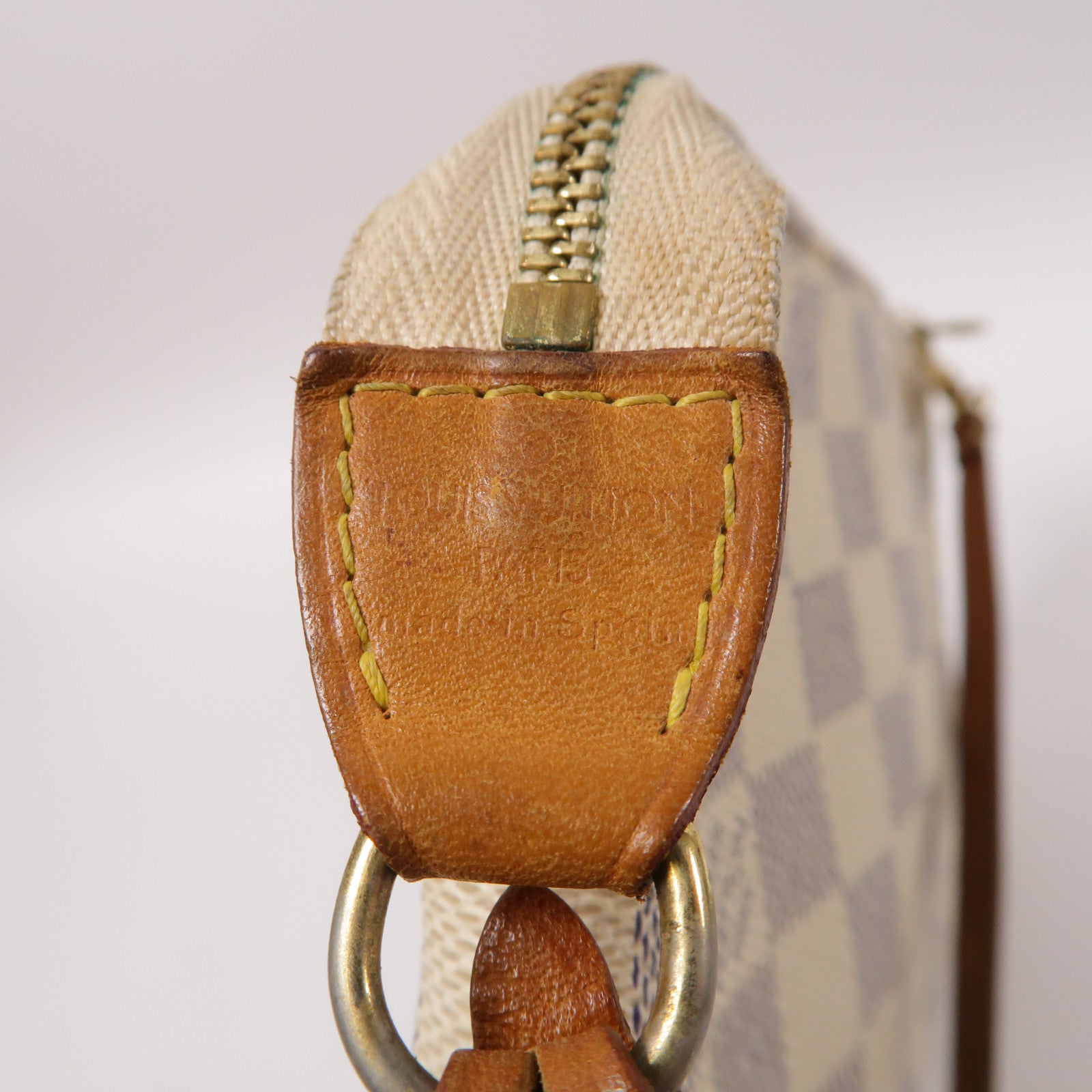 LOUIS VUITTON Damier Azur Pochette Accesoires金扣手挽袋米色