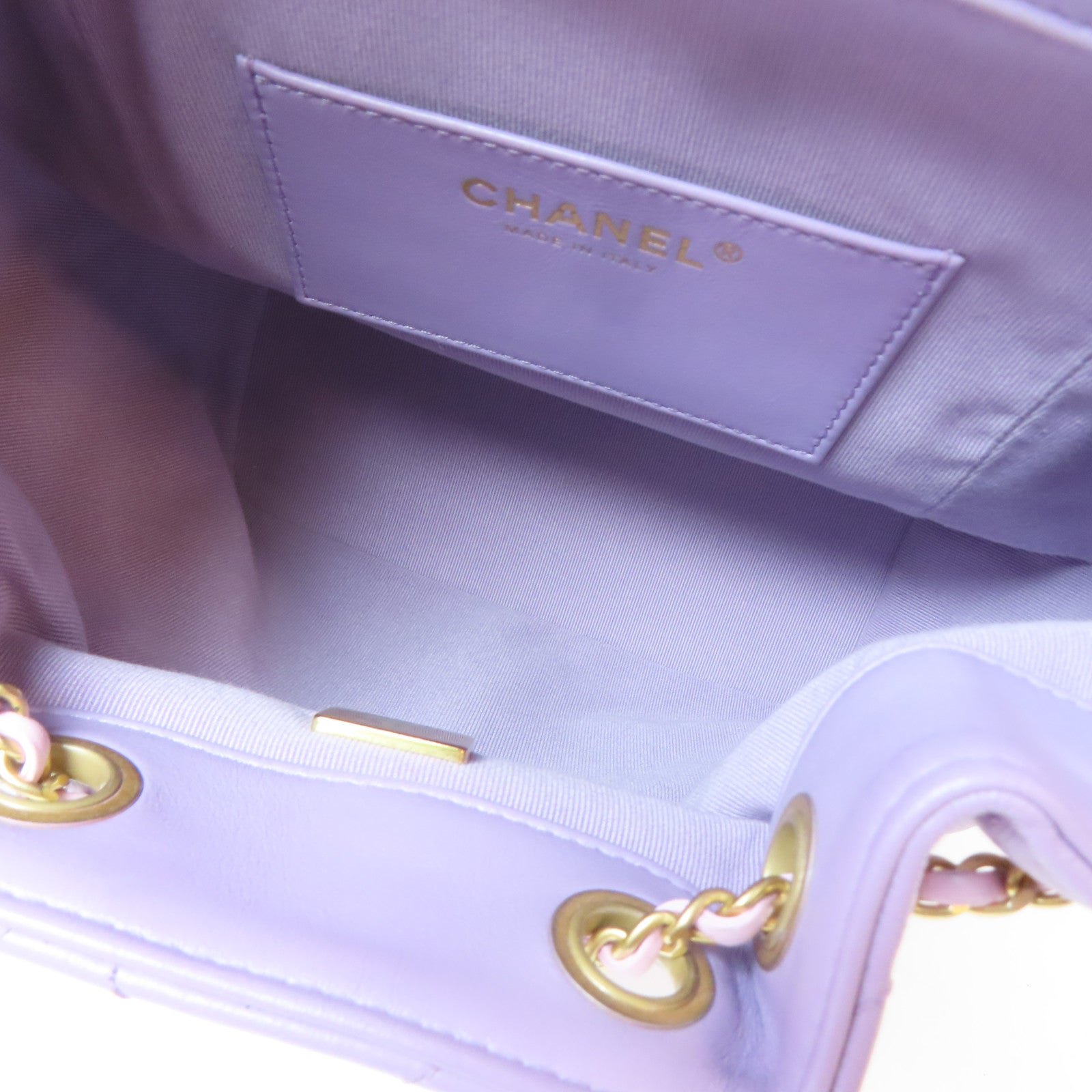 CHANEL 菱格牛皮皮革Urban Spirit金扣背包紫色