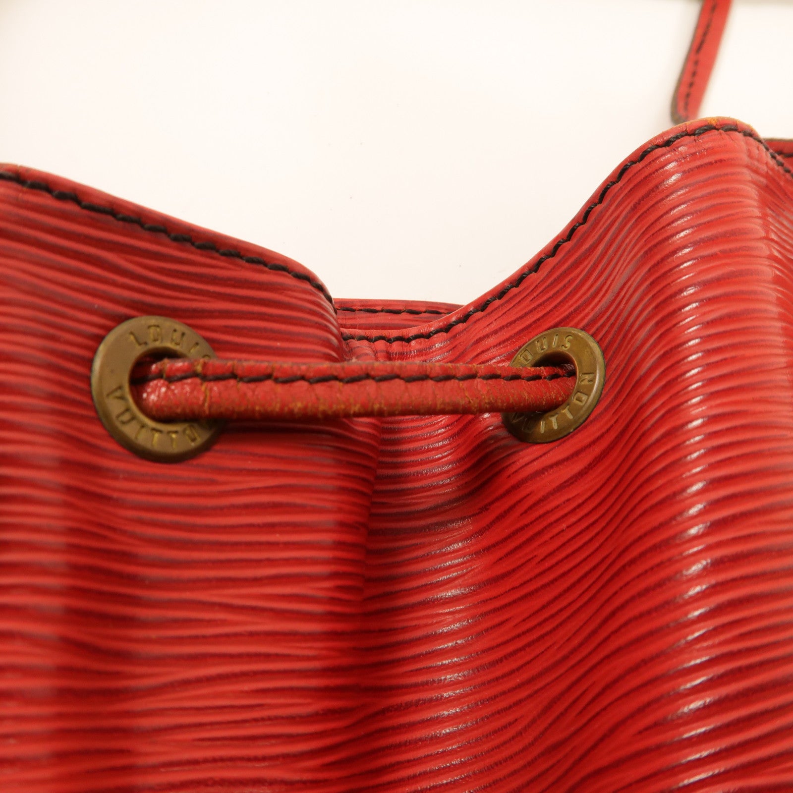 LOUIS VUITTON Epi Noe金扣肩背袋