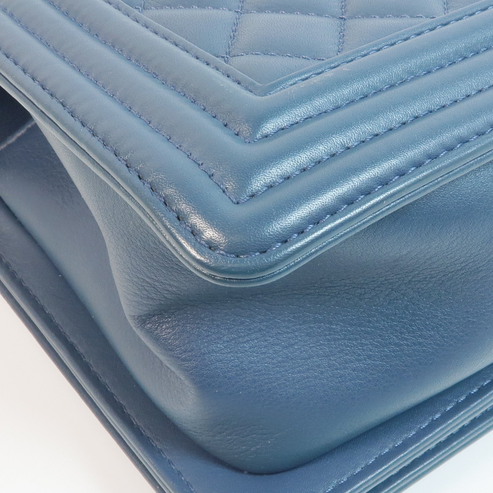 CHANEL 羊皮皮革Boy 25銀扣鏈帶肩背袋